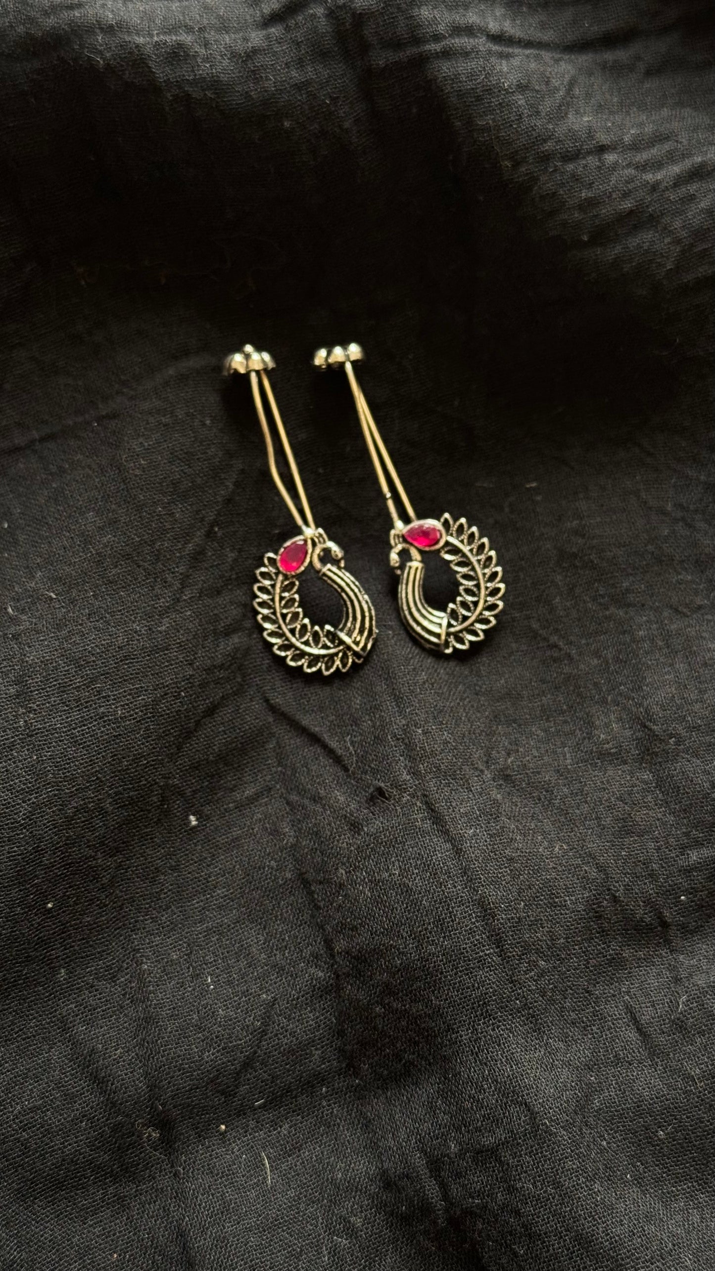 Bugadi clip-on (non pierced), ruby stone, peacock pattern, oxidised silver - YCOSEBU513