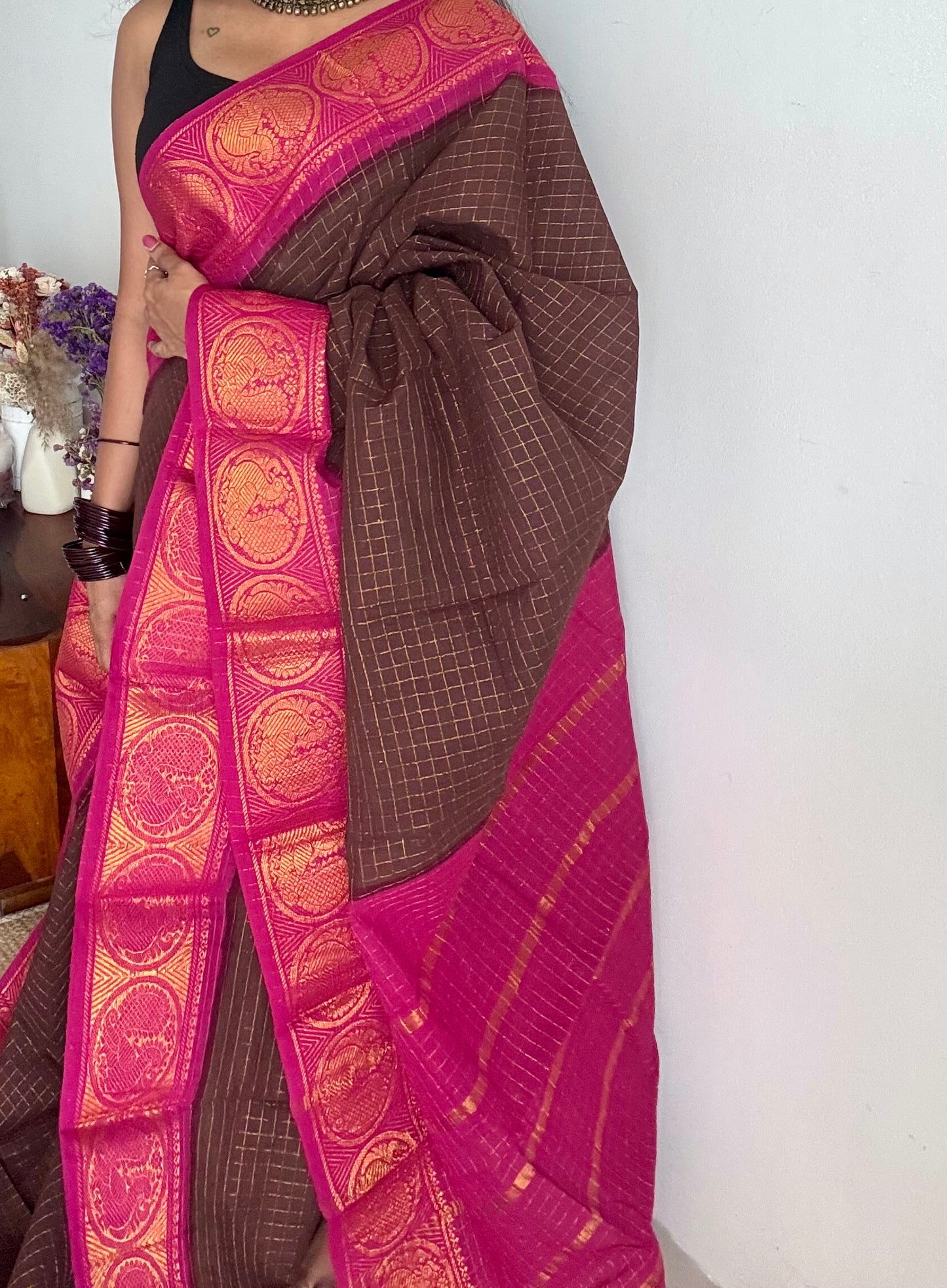 Brown with hot pink contrast zari checkered sungudi, kattuchayam dyed madurai cotton - YCCOTNMSAP170