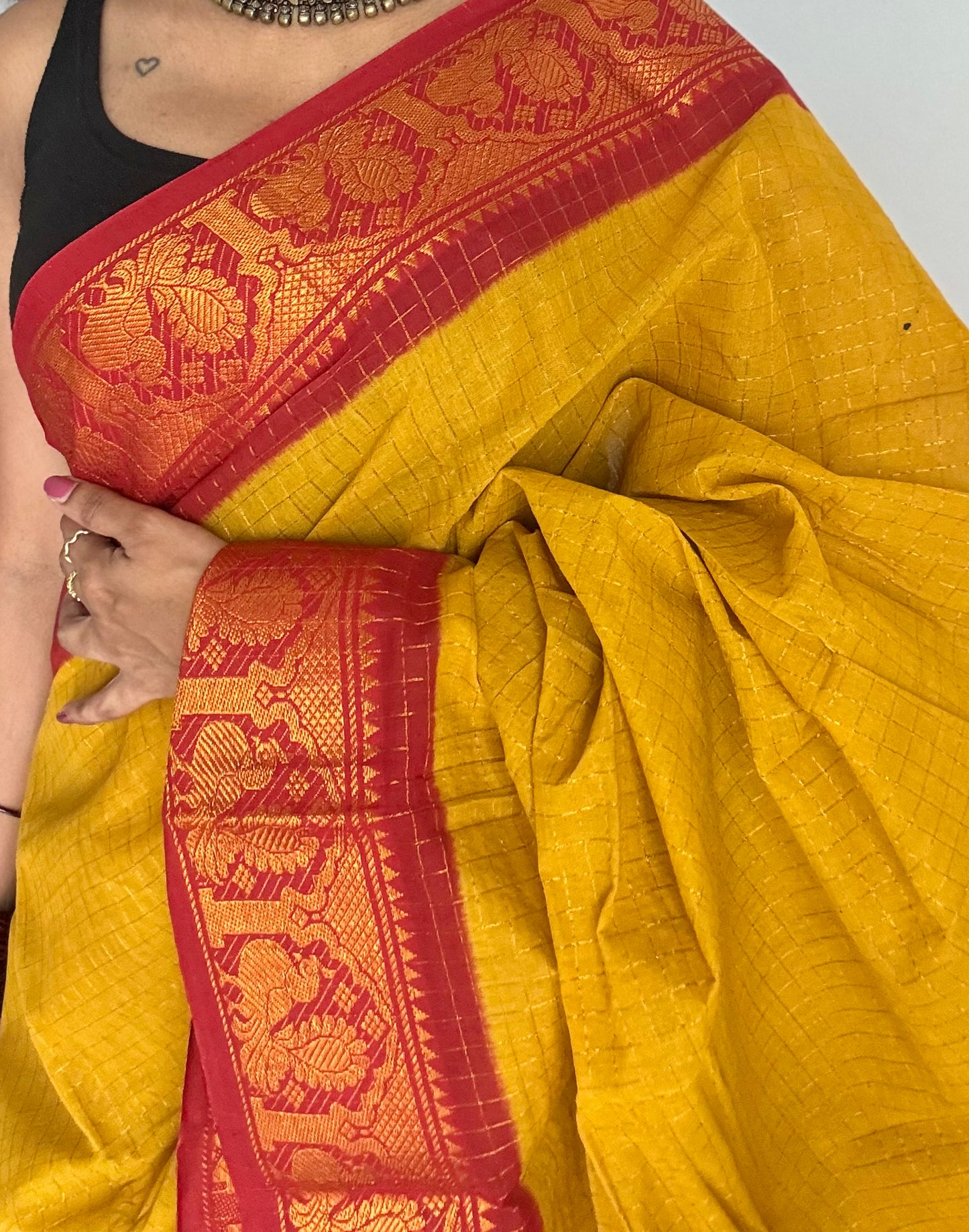 Light green with red contrast zari checkered sungudi, kattuchayam dyed madurai cotton - YCCOTNMSAP196