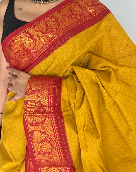 Light green with red contrast zari checkered sungudi, kattuchayam dyed madurai cotton - YCCOTNMSAP196