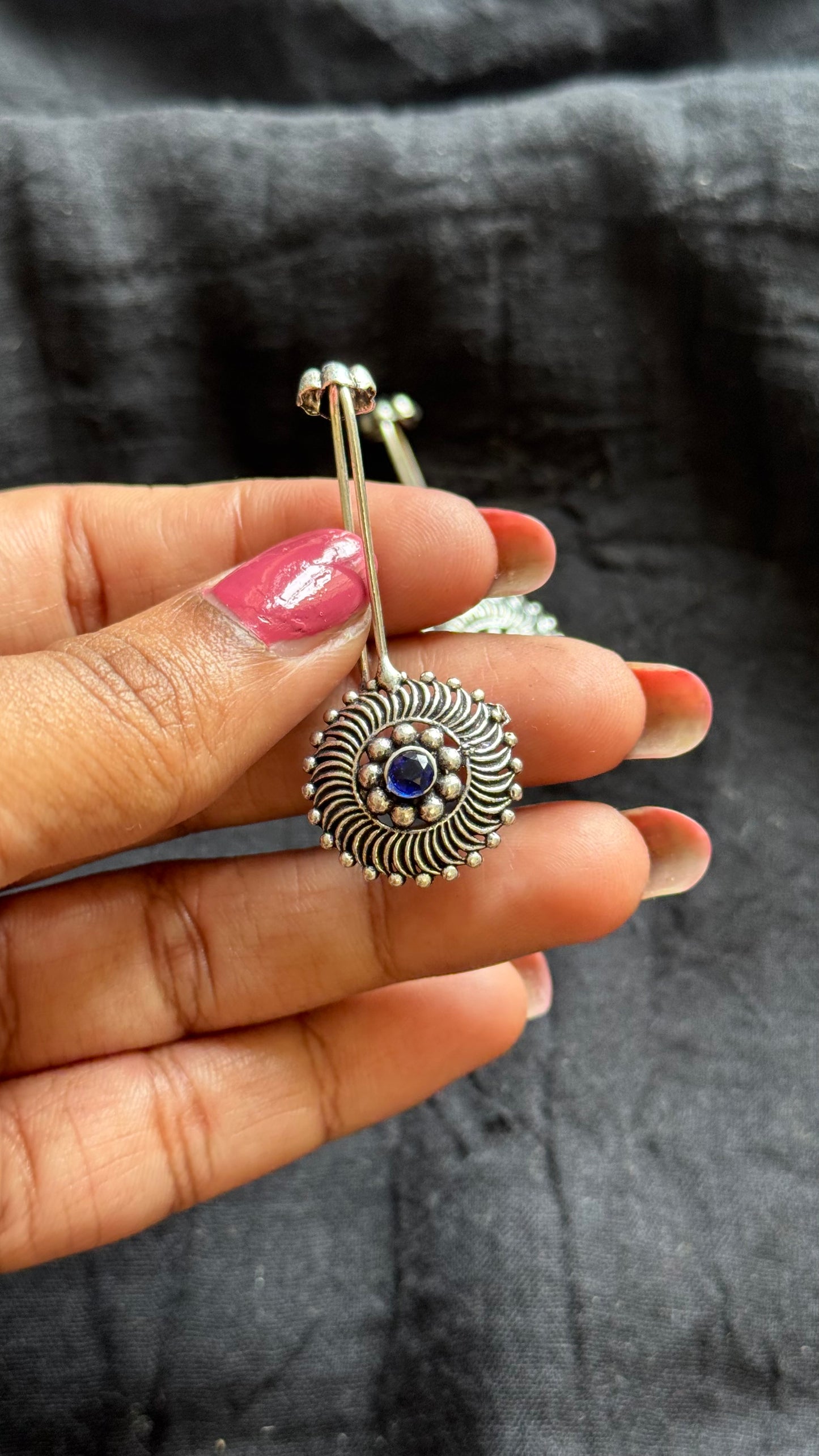 Bugadi clip-on (non pierced), blue stone, oxidised silver - YCOSEBU511