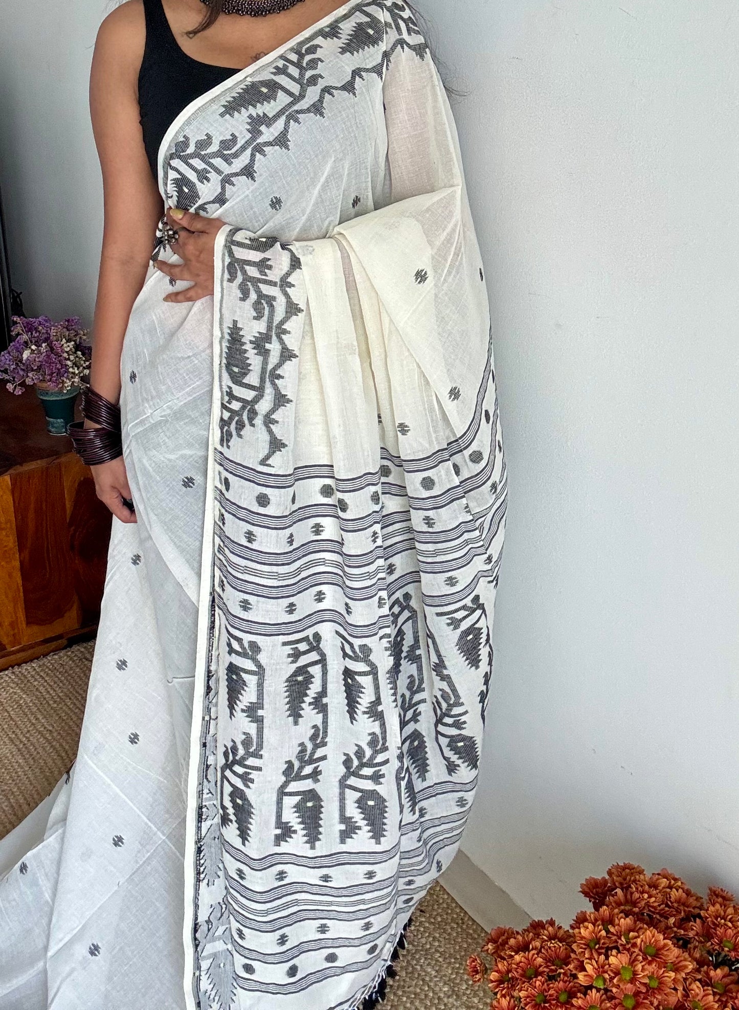 White with black contrast jamdani saree in soft handloom cotton - YCBCJDFE378