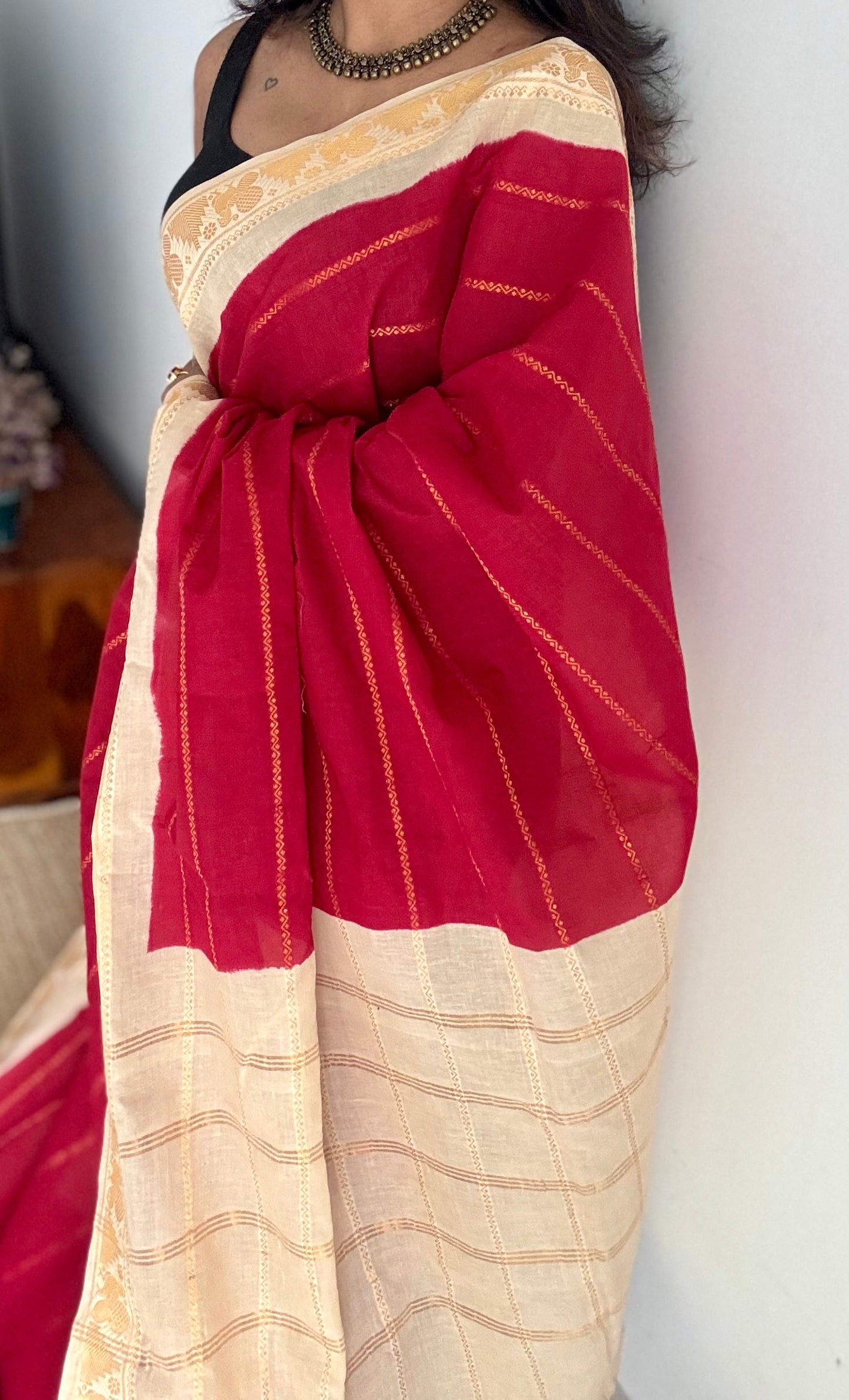 Red with cream veldhaari, kattuchayam dyed, madurai cotton - YCCOTNSEMS91