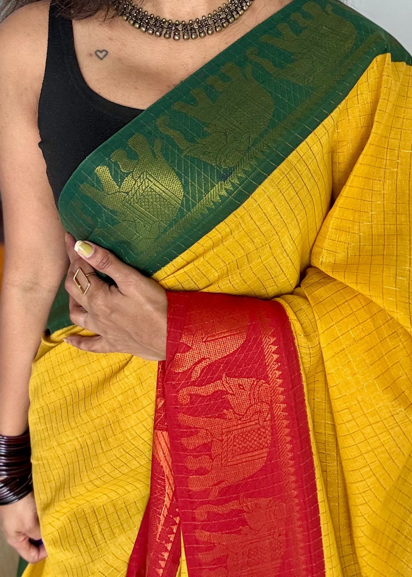 Sungudi cotton checks, yellow base, red and dark green border with elephant motifs, soft cotton - YCCOTNGJJA171