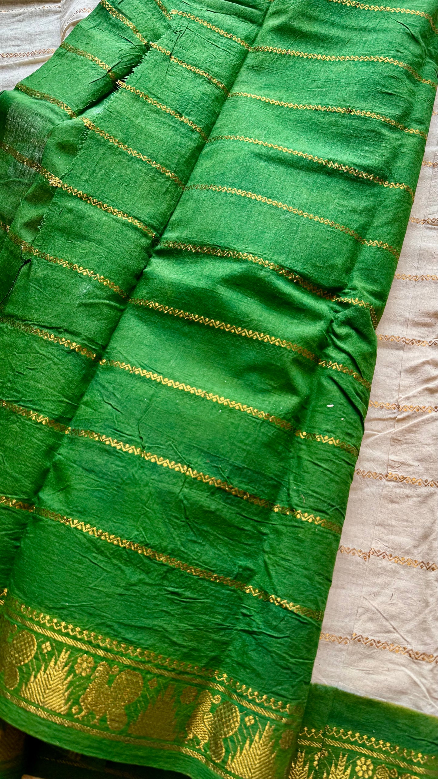Ivory with green contrast velthaari sungudi, kattuchayam dyed madurai cotton - YCIEON104