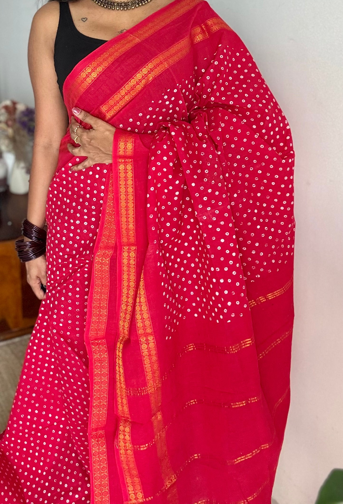 Red, wax dot printed sungudi, kattuchayam dyed madurai cotton - YCCOTNMSAP153