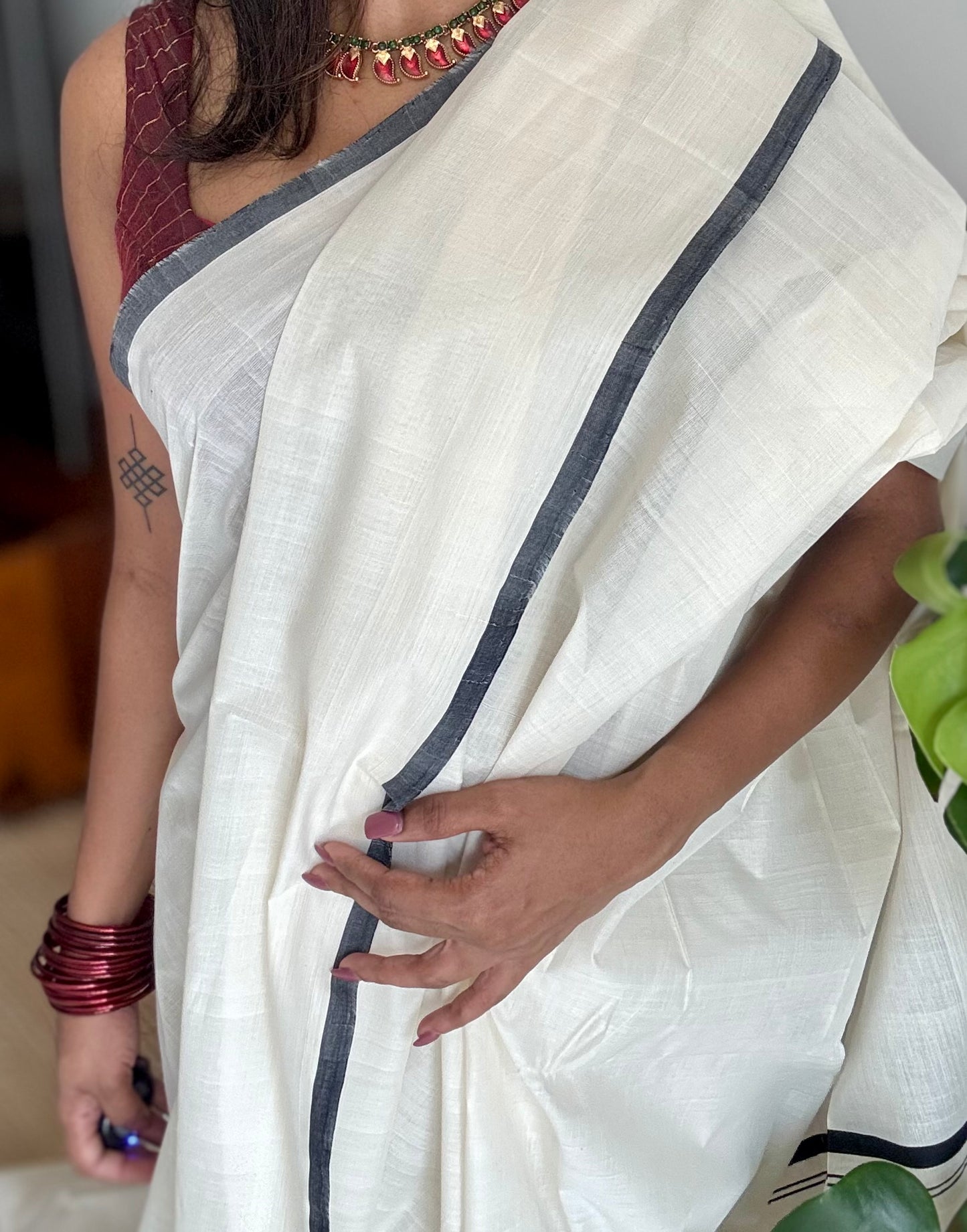 Handloom, woven in Chendamangalam Looms, ivory with black puliyilakkara soft cotton saree - YCIEON148