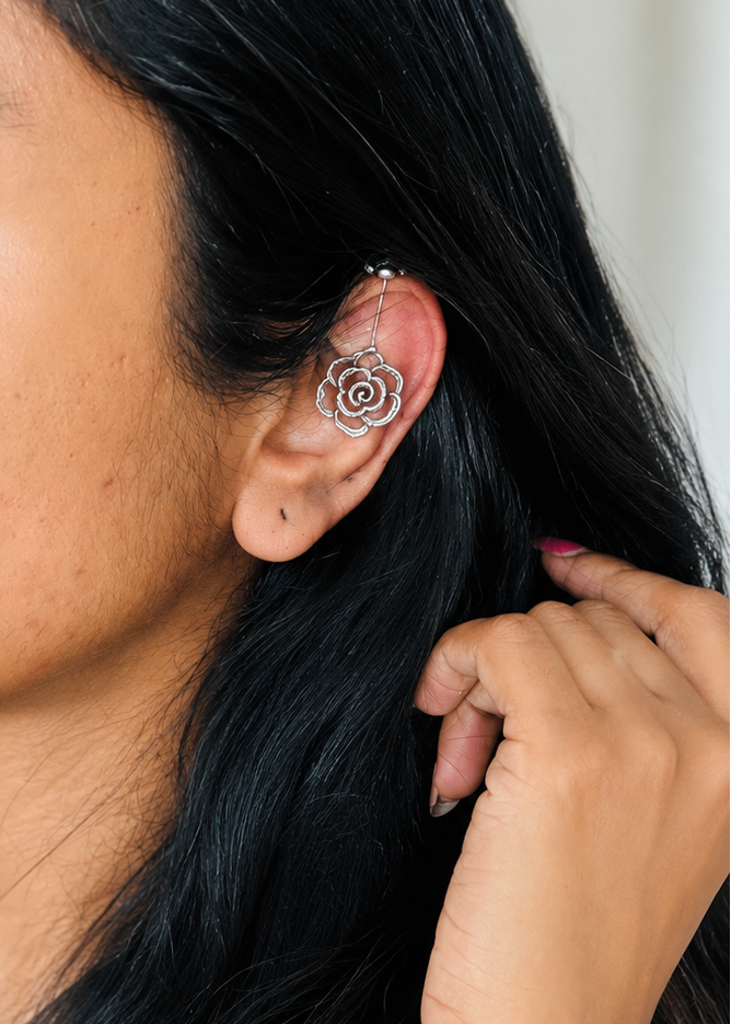 Bugadi clip-on (non pierced), rose pattern, oxidised silver - YCOSEBU517