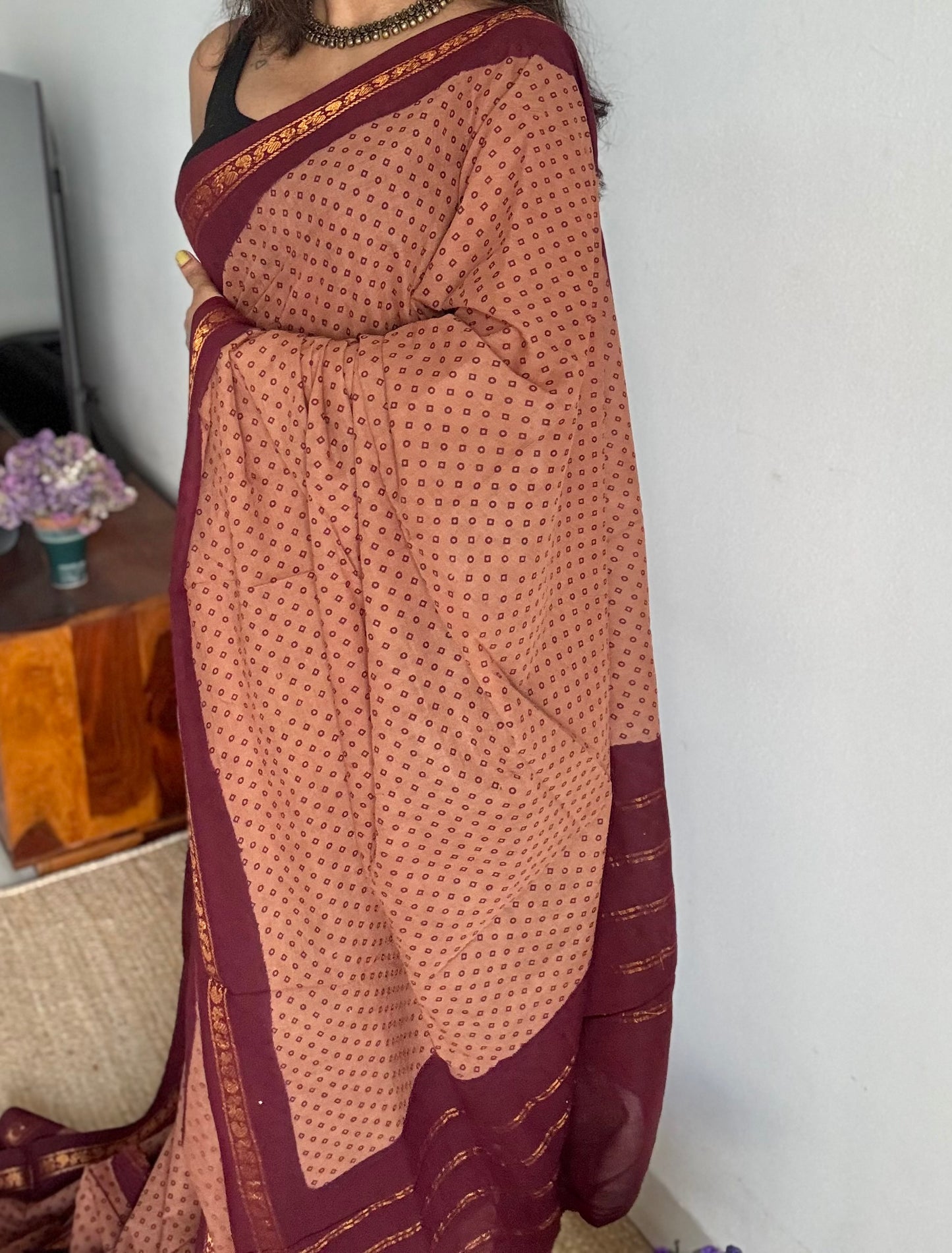Madisar saree (9 yards) - Light brown with maroon, motif printed, kattuchayam dyed madurai sungudi cotton saree - YCCOTNMSFE79