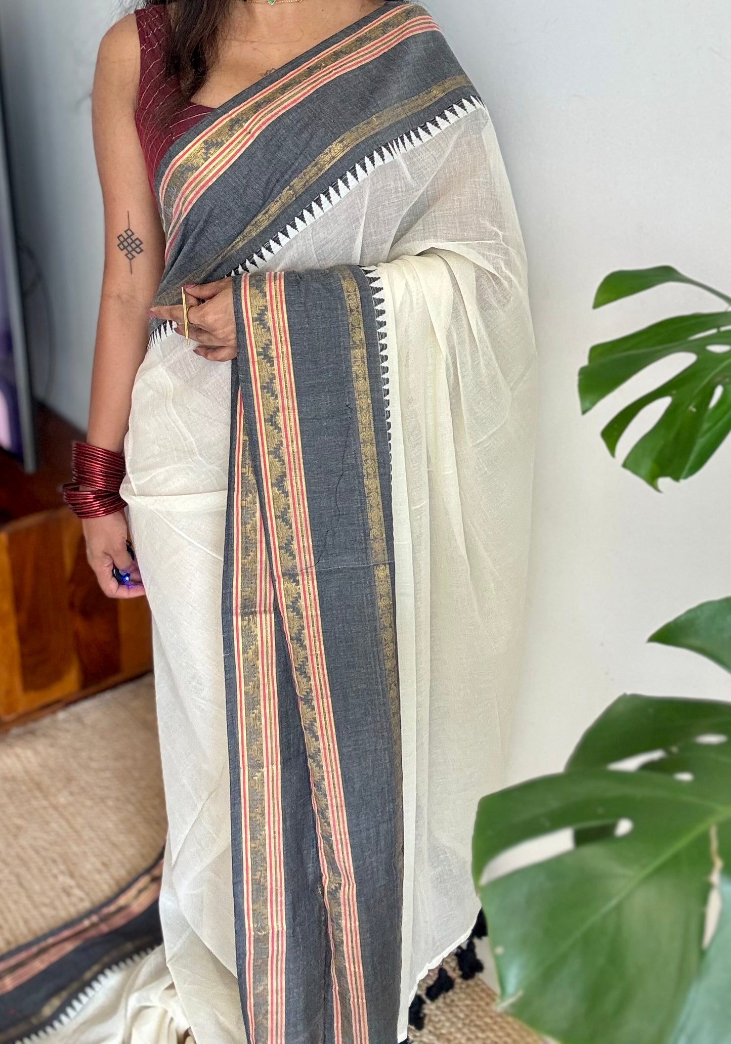 Ivory mul saree, black and gold border - YCIEON19