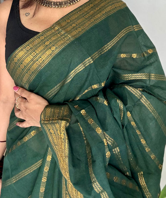 Dark green floral patterned velthaari, kattuchayam dyed madurai cotton saree  - YCCOTNMSAP213