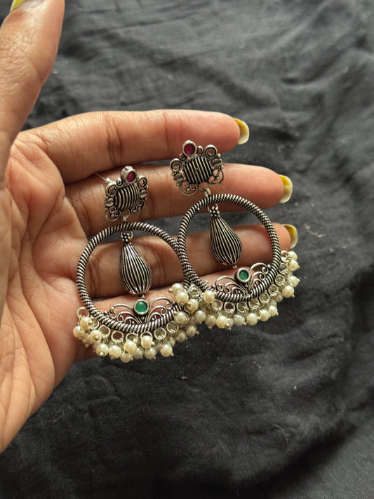 Round earring with beads, red and green stone black polished oxidised silver - YCOSER485