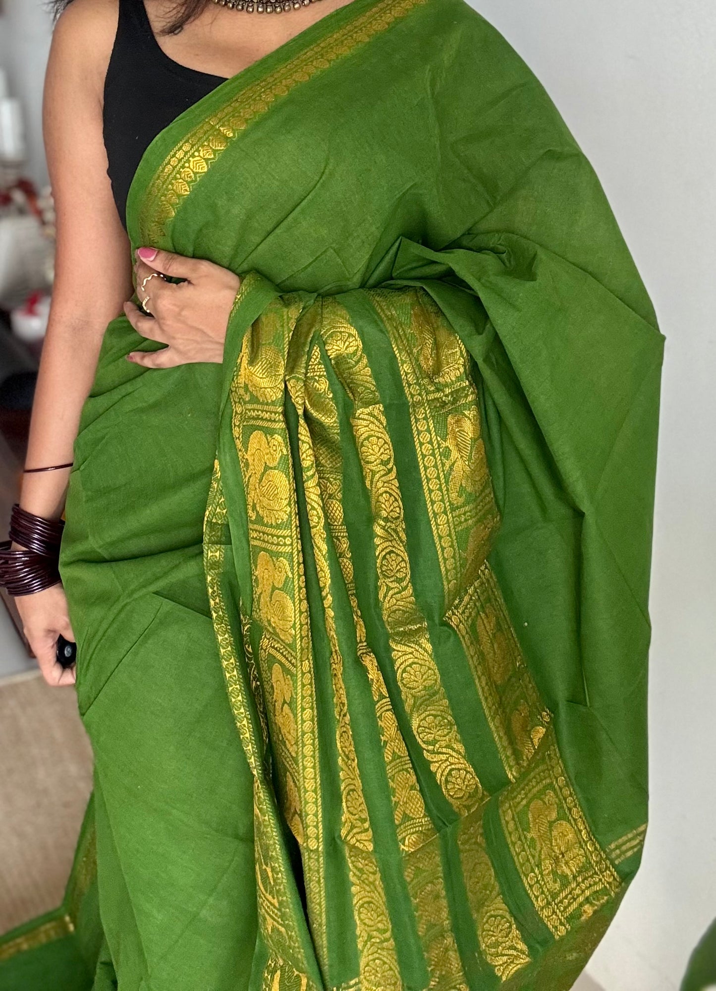 Bright green long border sungudi, kattuchayam dyed madurai cotton - YCCOTNMSAP132