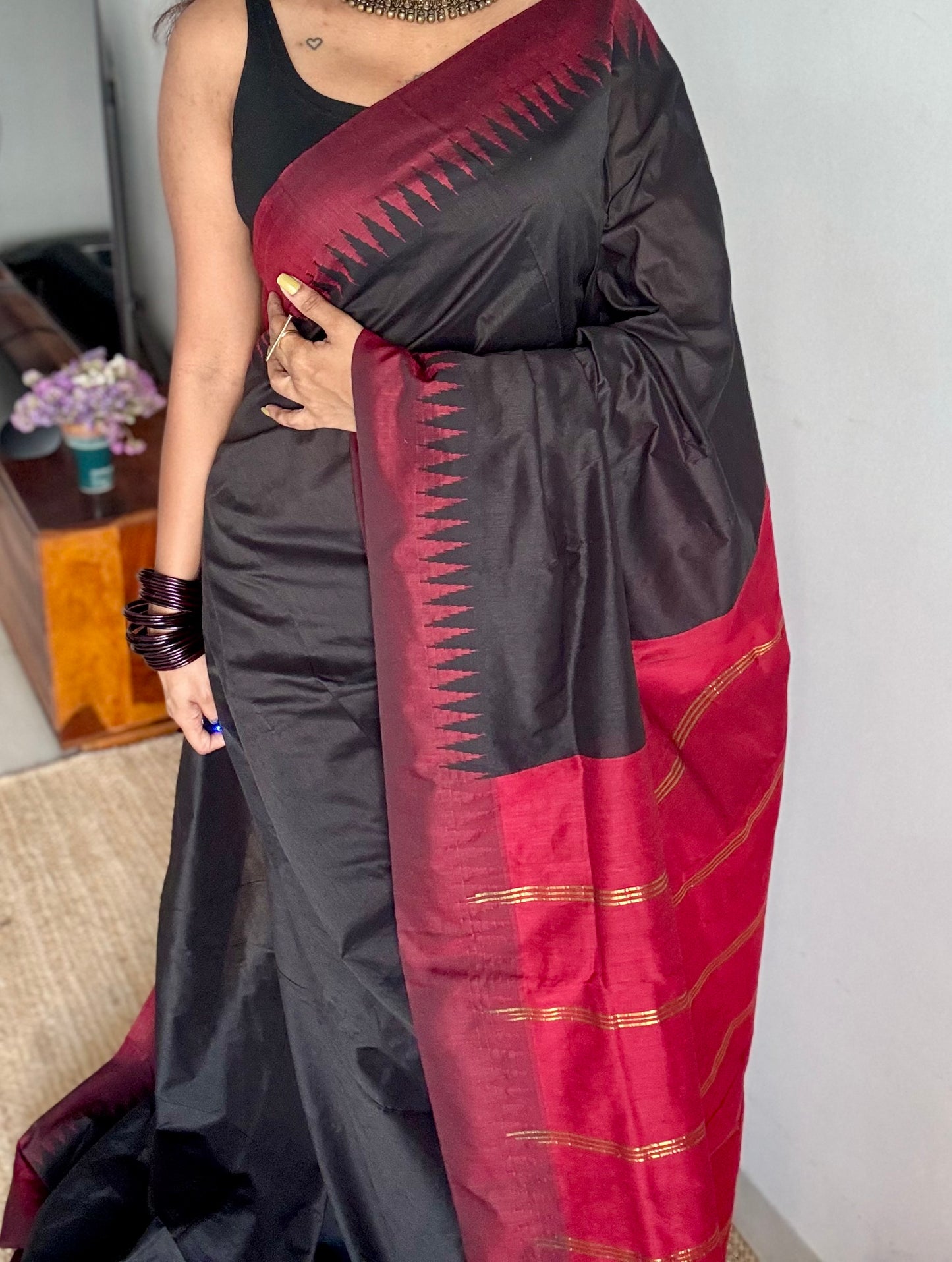 Black with maroon temple border, cotton silk - YCCOTNCSDE95