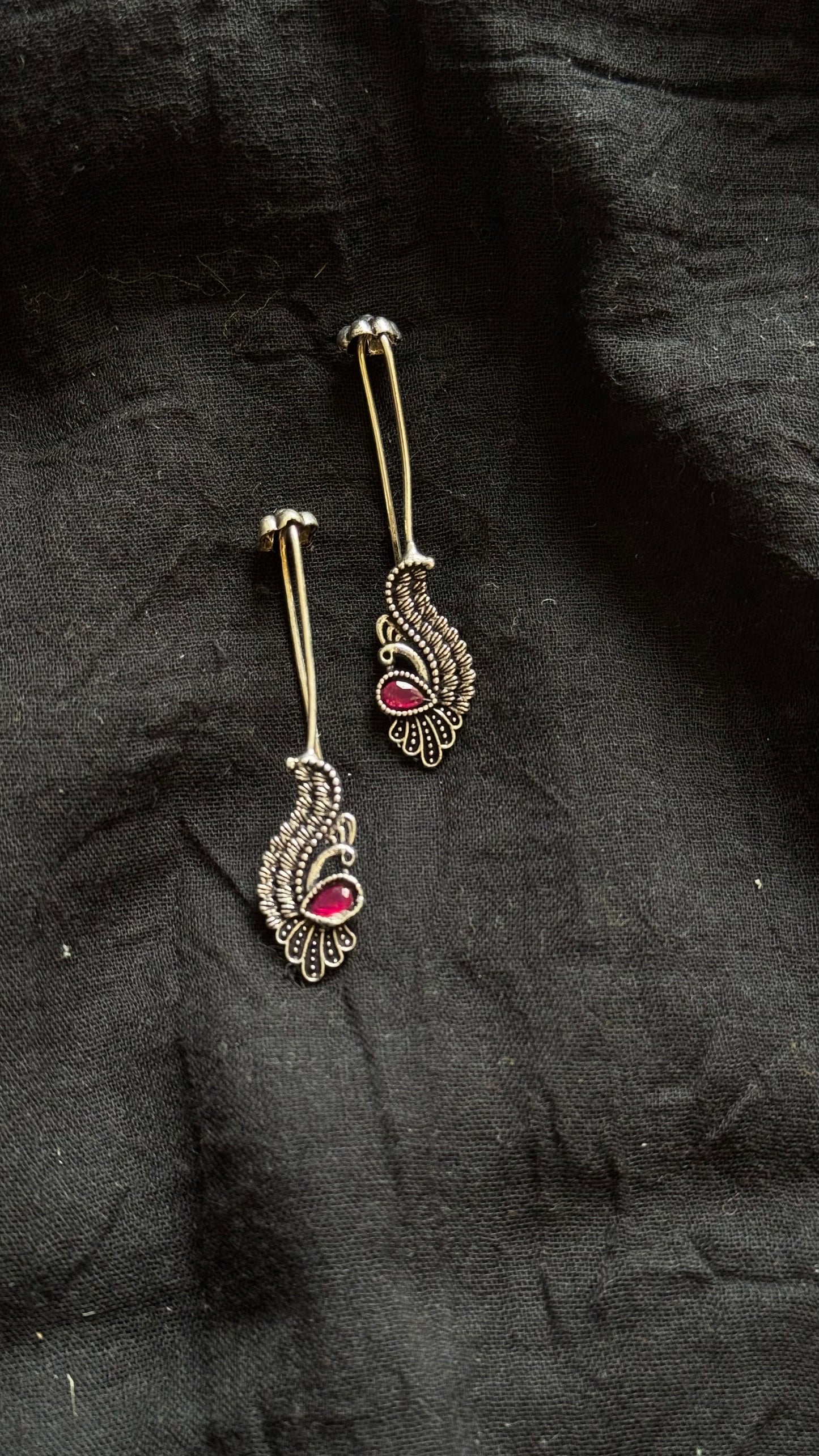Bugadi clip-on (non pierced), pink stone, peacock pattern, oxidised silver - YCOSEBU515