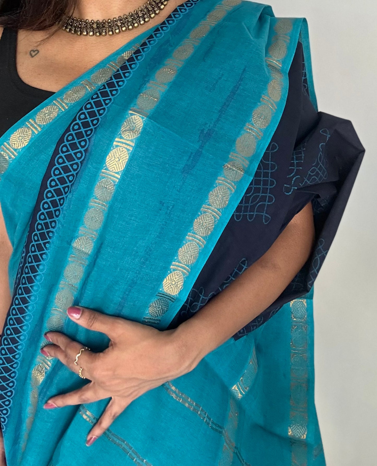 Dark blue with aqua blue, kolam print, rettaipettu gap border, madurai soft cotton - YCCOTNMSAP201