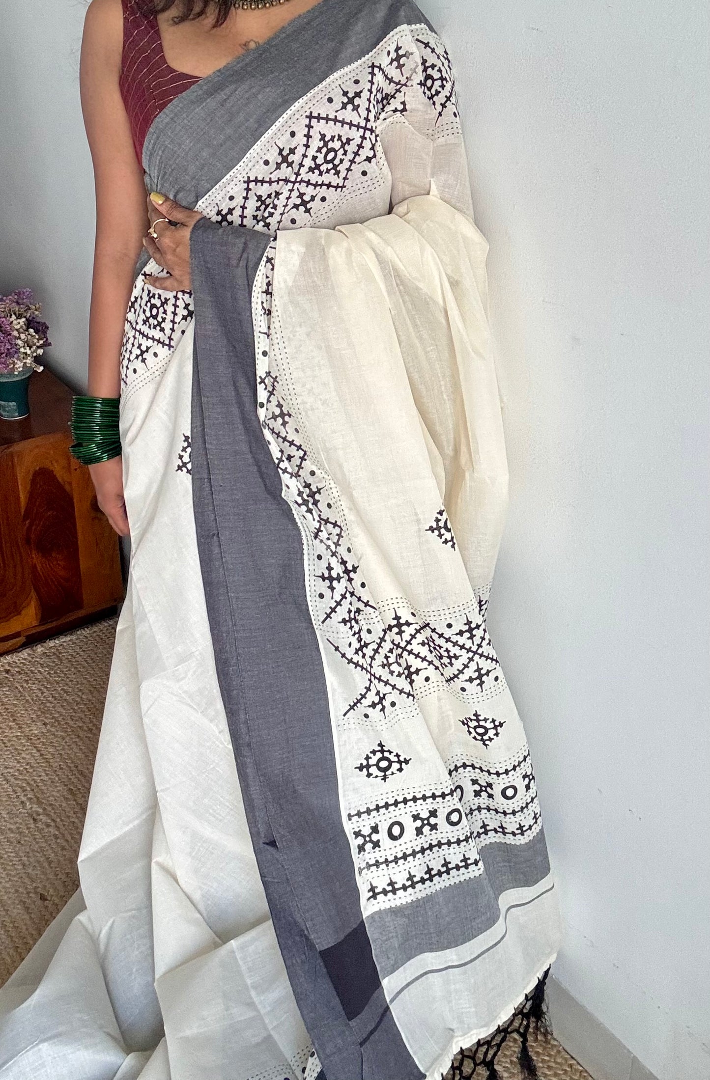 Ivory Kerala cotton saree with black Kutch-inspired printed borders and black centre pleats - YCIEKCFE312