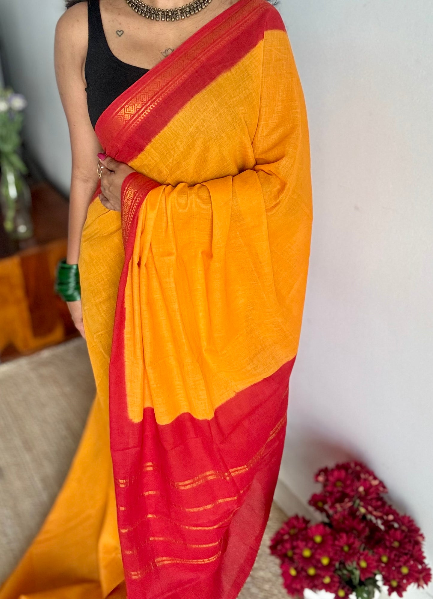 Yellow with red border sungudi, kattuchayam dyed, madurai cotton - YCCOTNSEMS100