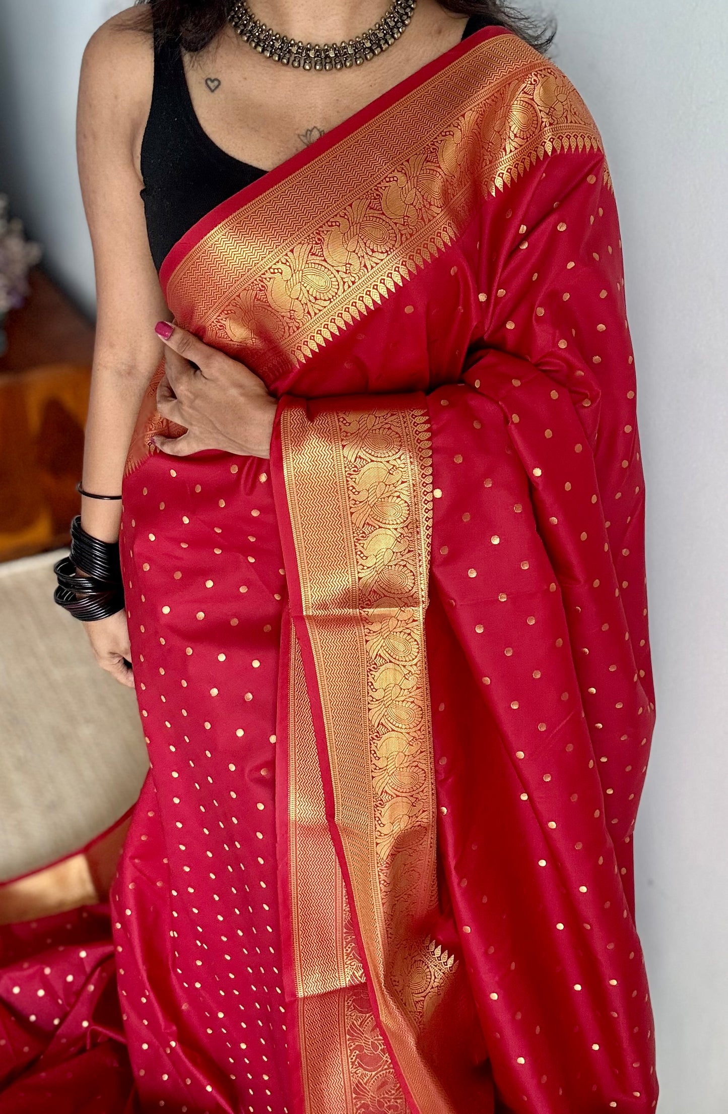 Thousand gold buttas, red, semi-silk - YCCOTNAUSS57
