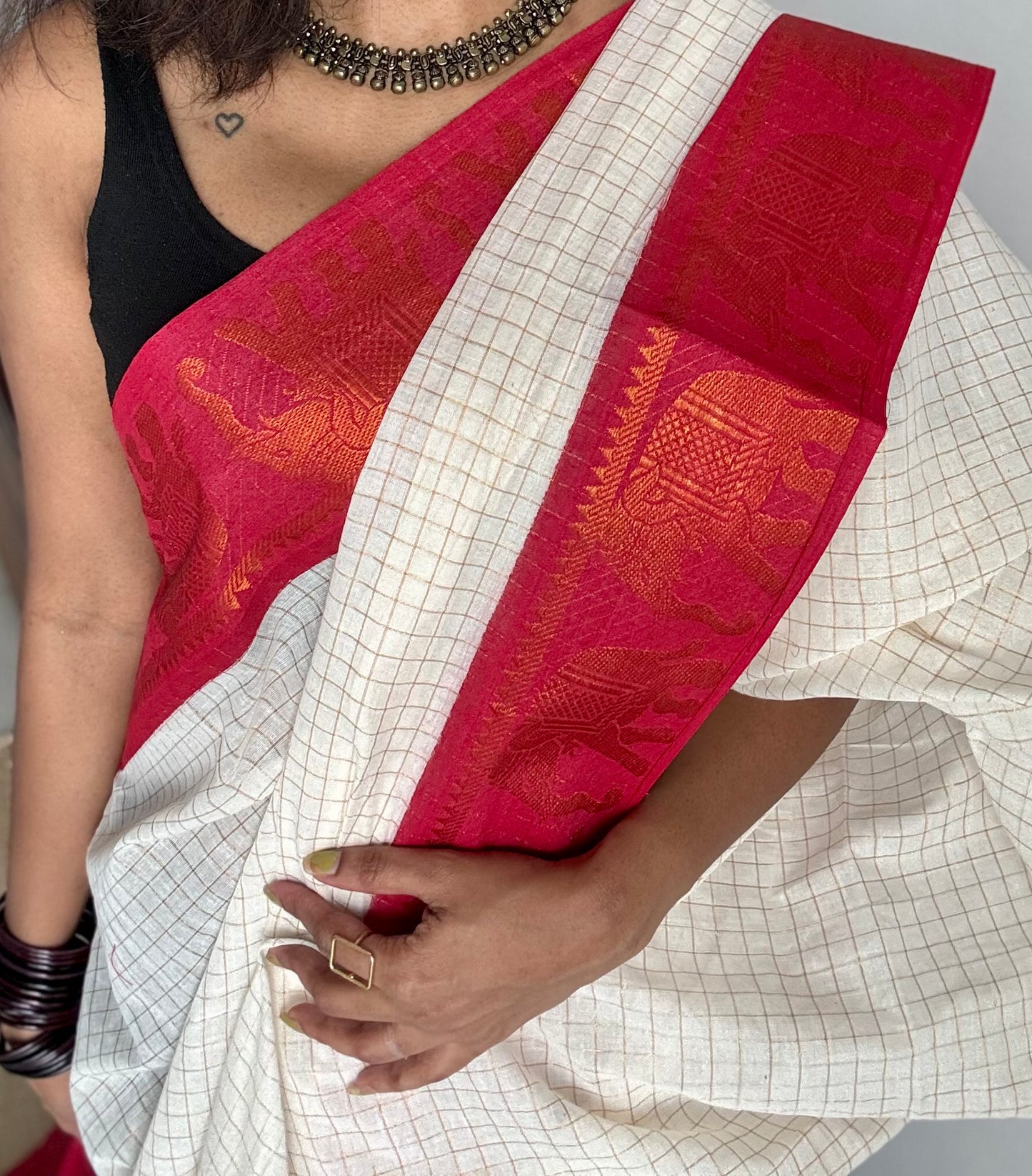 Sungudi cotton checks, ivory base, red border with elephant motifs, soft cotton - YCCOTNMSJA182