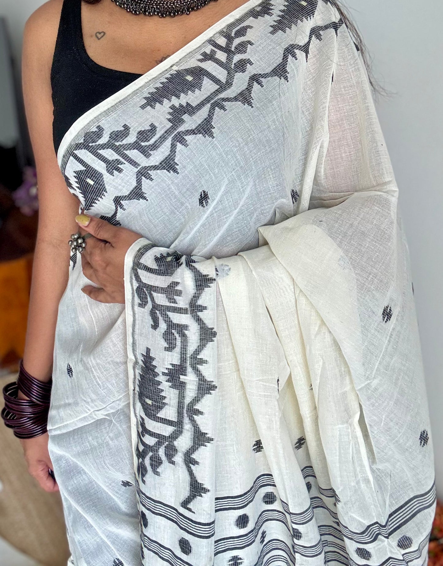 White with black contrast jamdani saree in soft handloom cotton - YCBCJDFE378