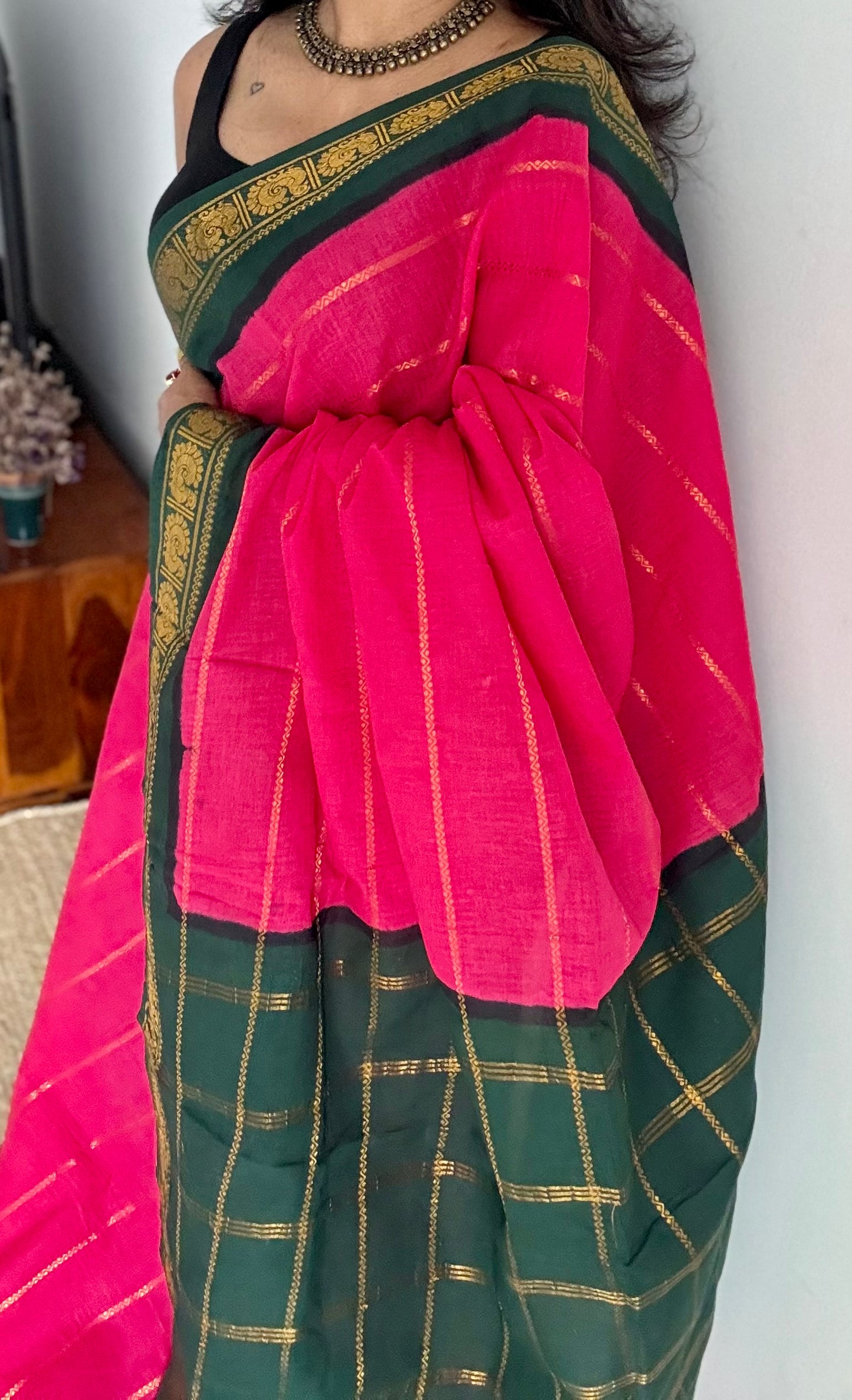 Hot pink with dark green veldhaari, kattuchayam dyed, madurai cotton - YCCOTNSEMS94