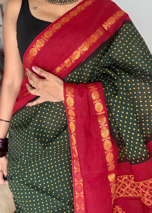 Dark green with red sungudi, kattuchayam dyed madurai cotton - YCCOTNMSAP185