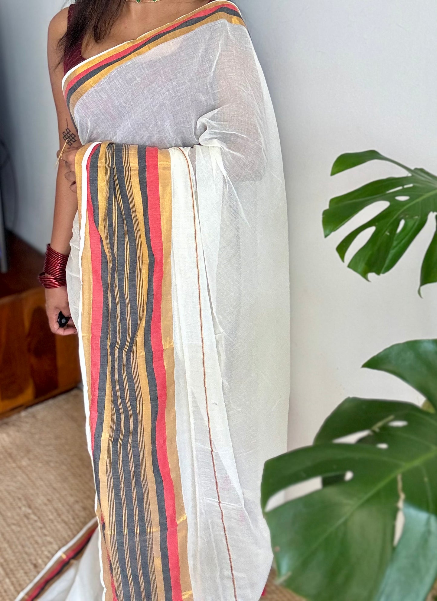 Ivory mul saree, red, black and gold striped border - YCIEON36