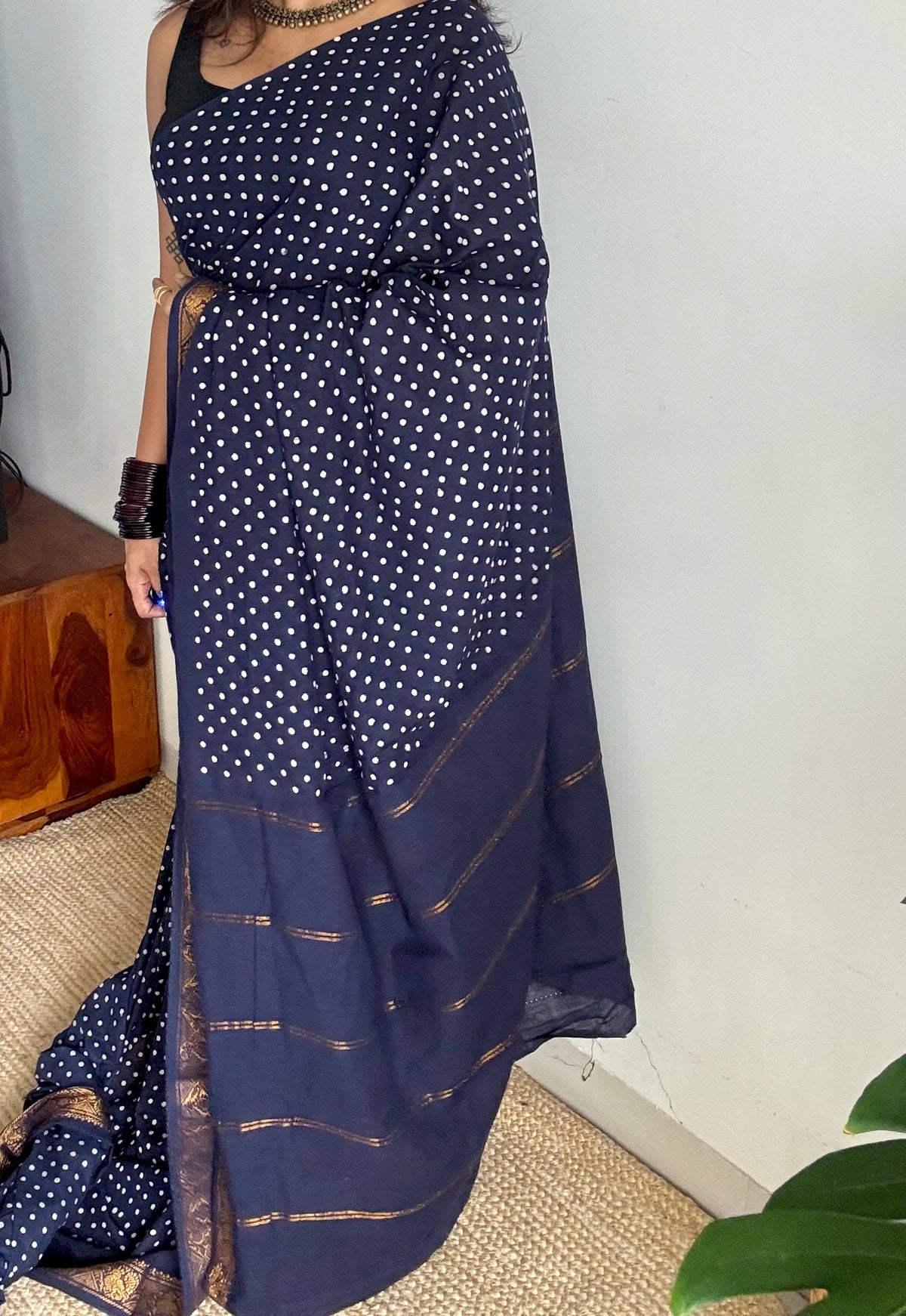 Dark blue sungudi dotted, single-side border, kattuchayam dyed madurai cotton saree - YCCOTNMSSE02