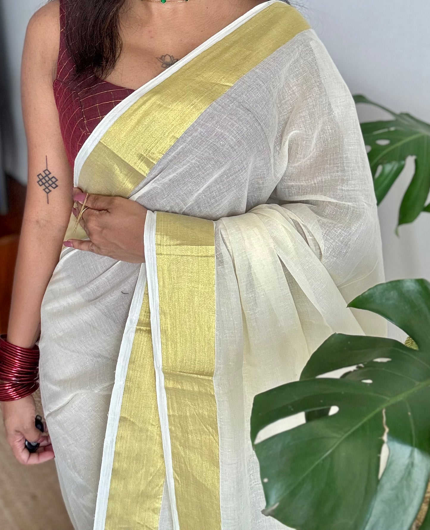 Ivory mul saree, gold border - YCIEON32