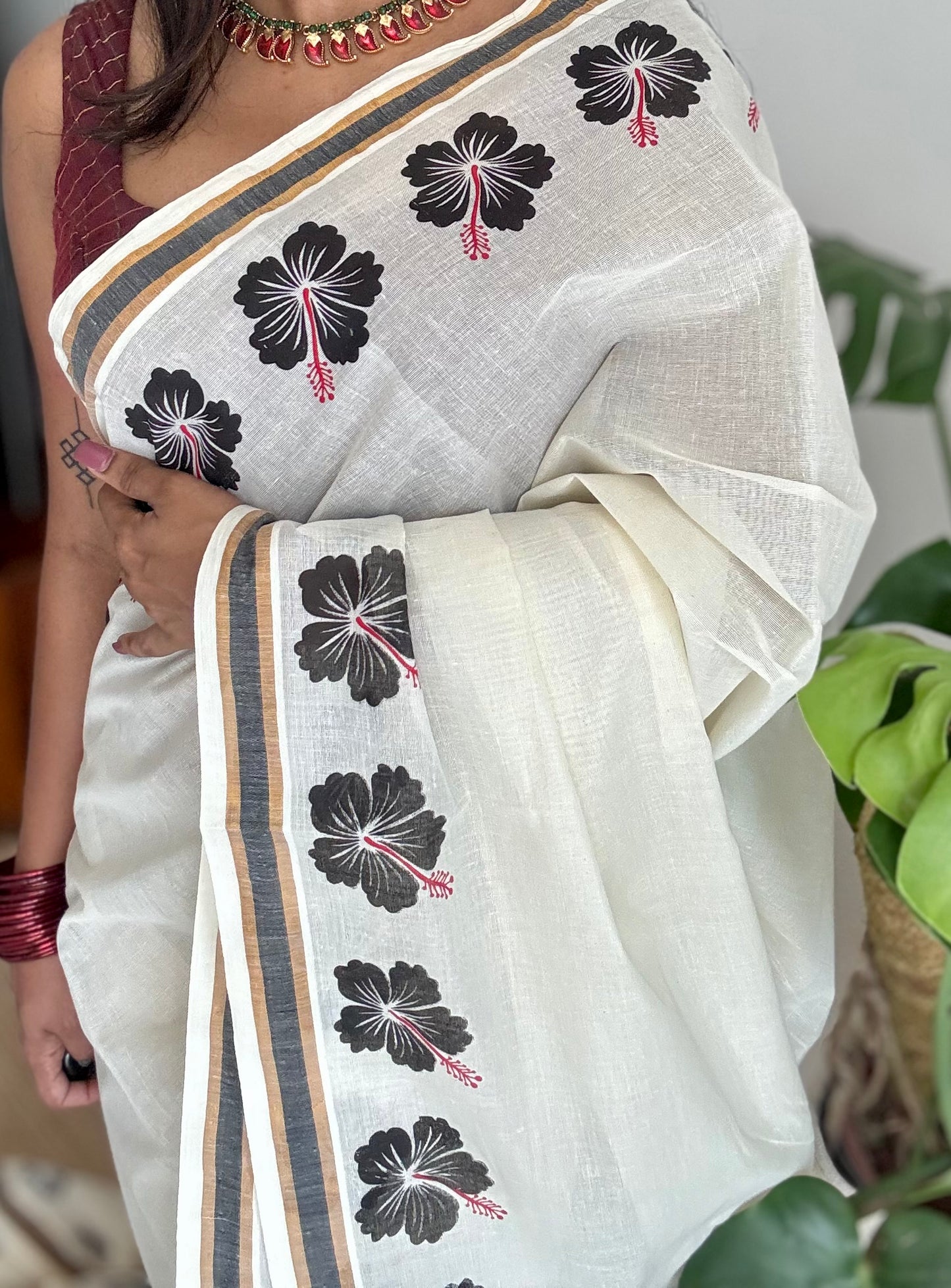 Ivory and gold soft cotton saree, black hibiscus (chembarathi) flowers - YCIEON61