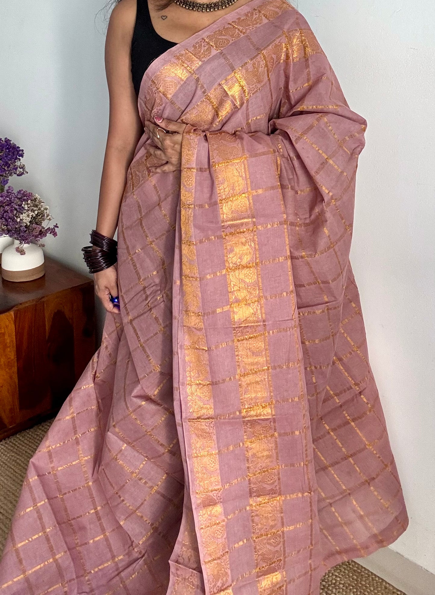 Light dusty rose kattam with motif double border, kattuchayam dyed madurai cotton saree - YCCOTNMSAP175