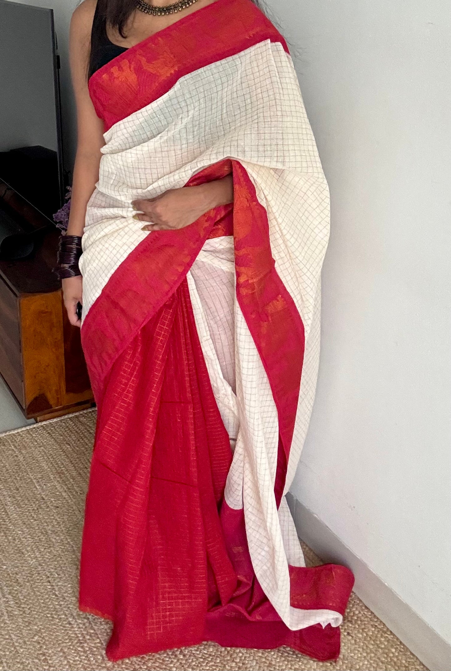 Ivory with red, sungudi cotton half-half saree - YCCOTNMSFE353
