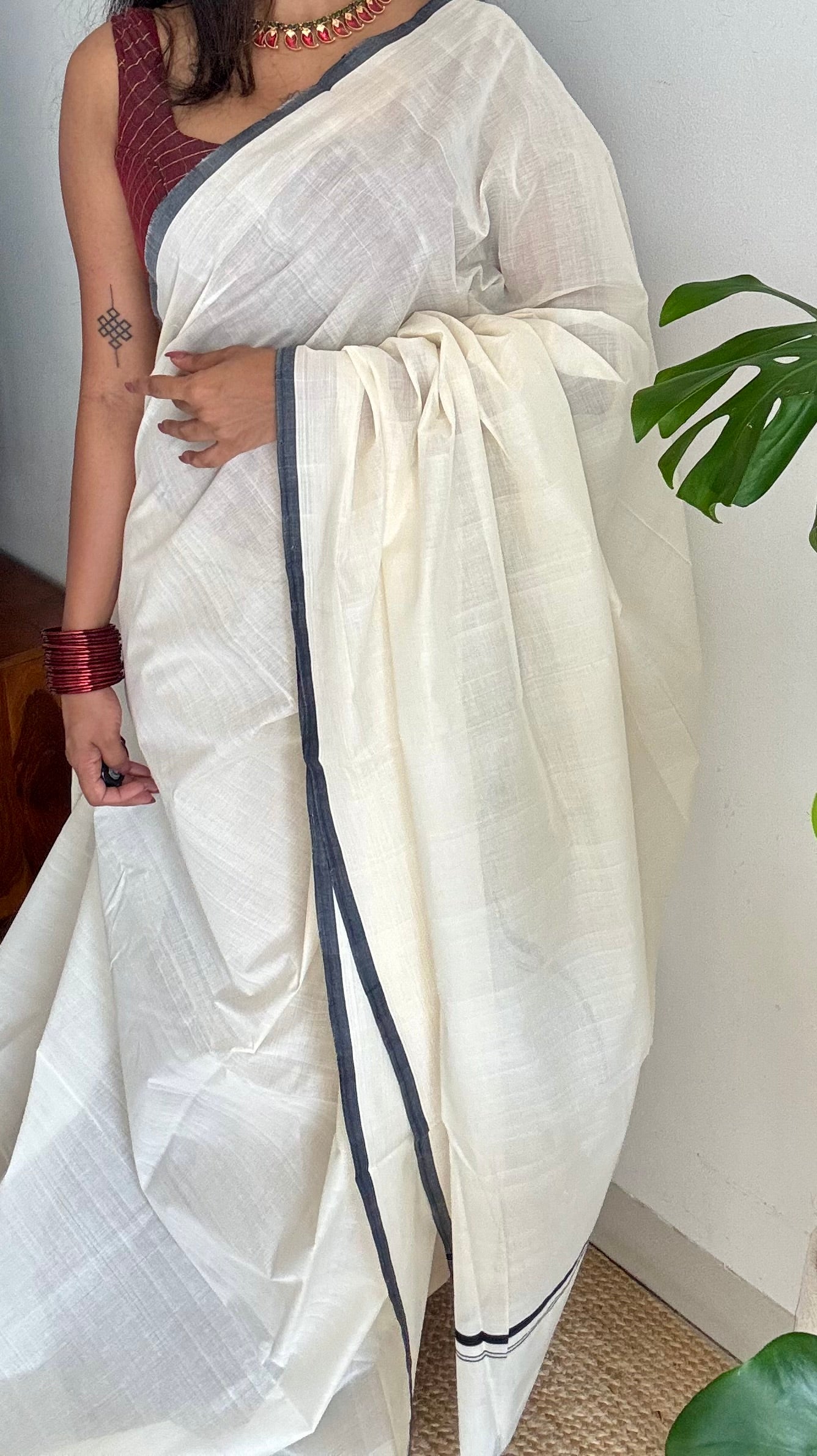 Handloom, woven in Chendamangalam Looms, ivory with black puliyilakkara soft cotton saree - YCIEON148