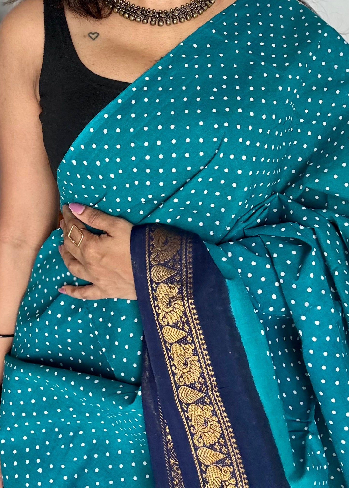 Turquoise blue with navy blue, kattuchayam dyed madurai sungudi cotton saree - YCCOTNMSFE05