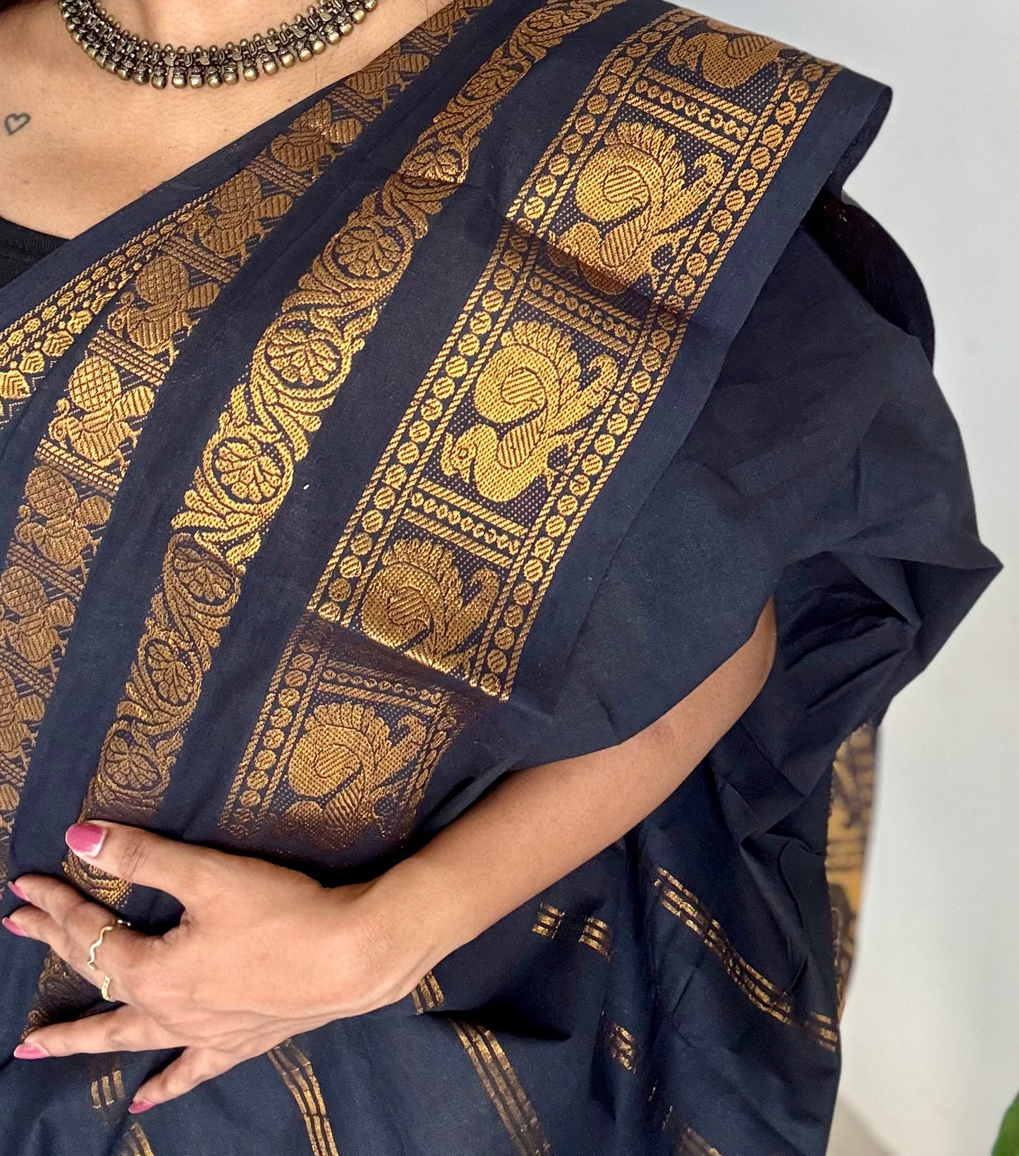 Black long border sungudi, kattuchayam dyed madurai cotton - YCCOTNMSAP134