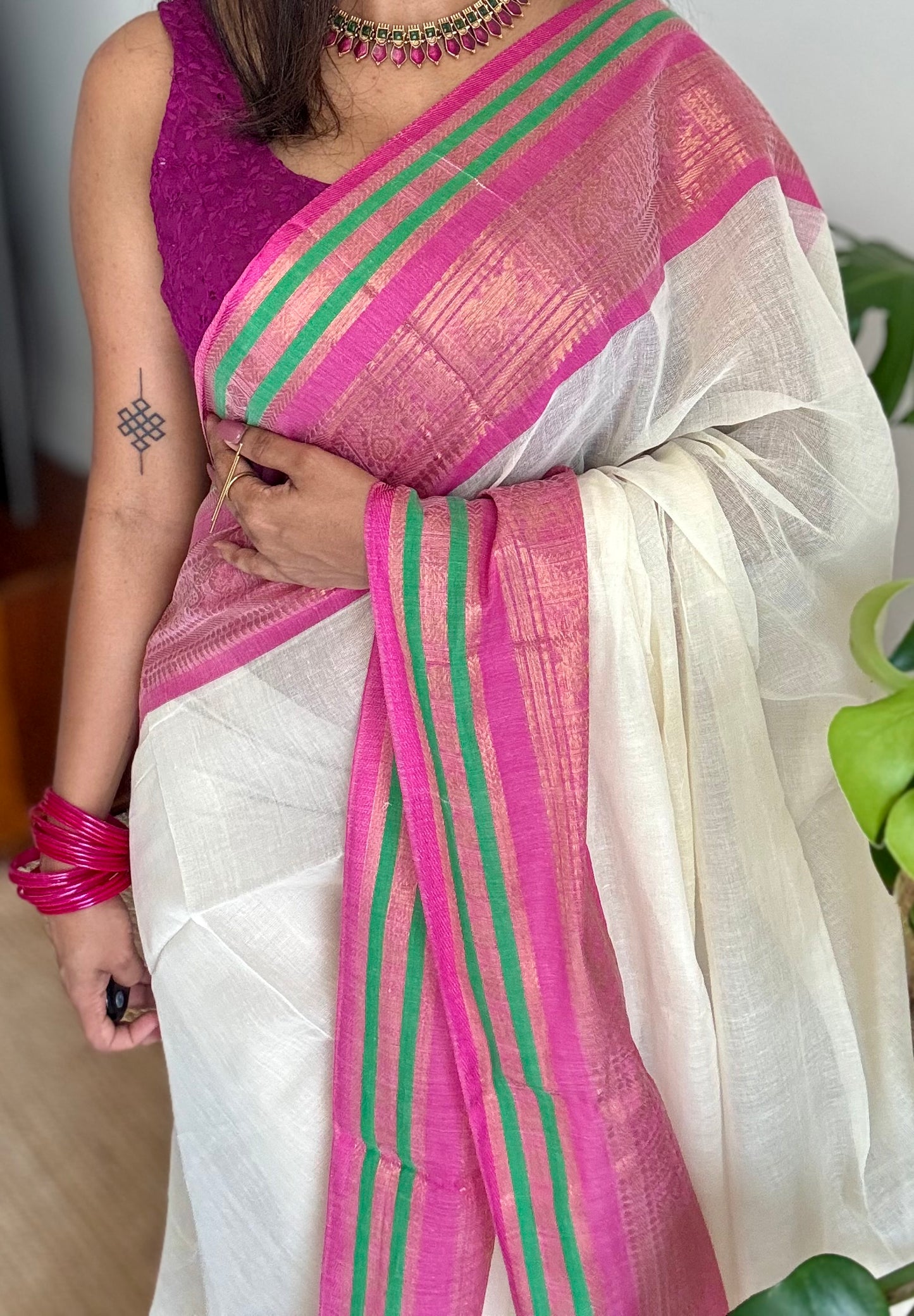 Ivory mul saree, magenta and green kanchi border - YCIEON10