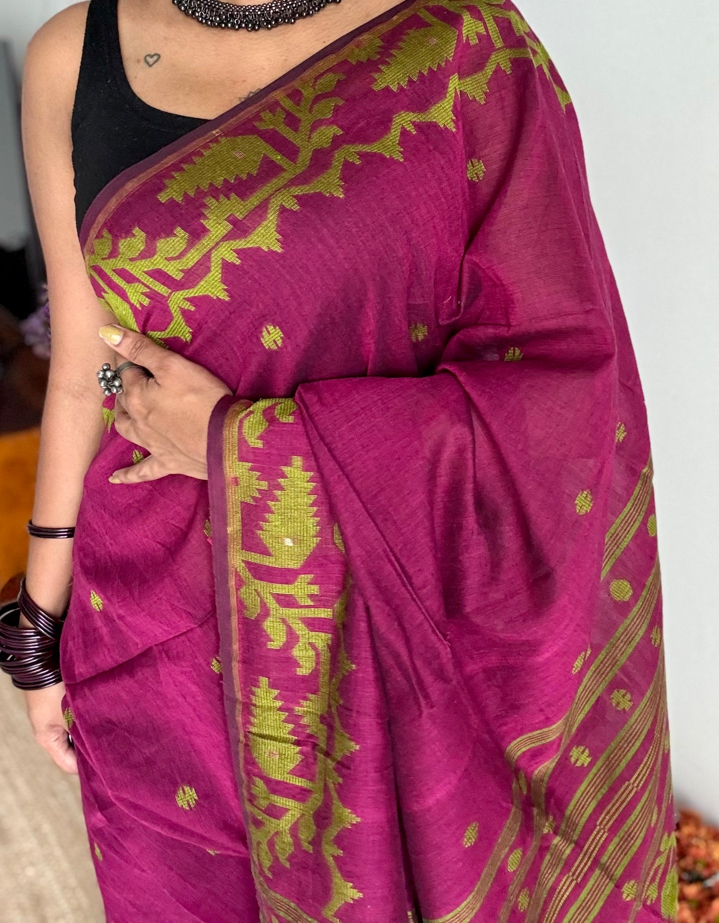Ruby with green contrast jamdani saree in soft handloom cotton - YCBCJDFE376