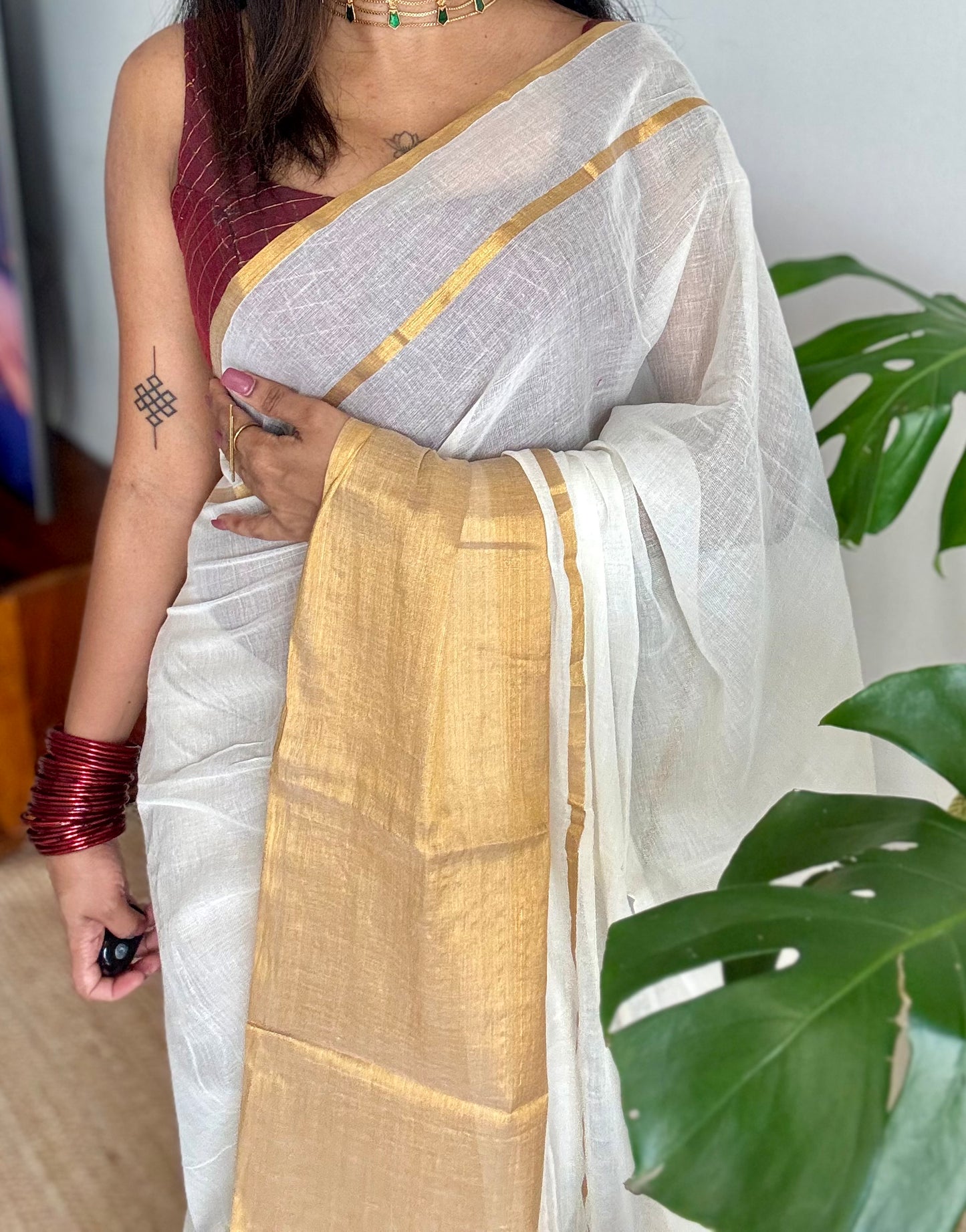 Ivory mul saree, wide gold zari border - YCIEON39