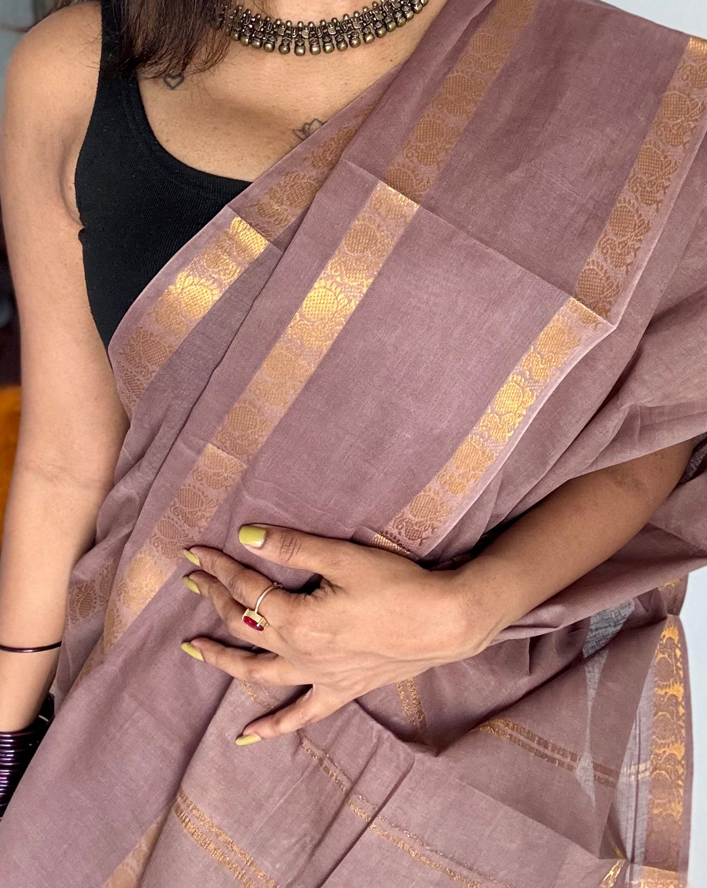 Light beige brown rettaipettu peacock double bordered, kattuchayam dyed madurai cotton saree - YCCOTNMSFE329