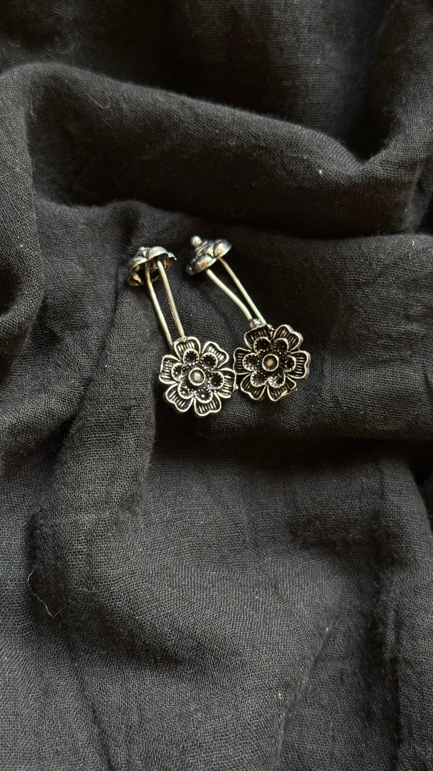 Bugadi clip-on (non pierced), oxidised silver - YCOSEBU530