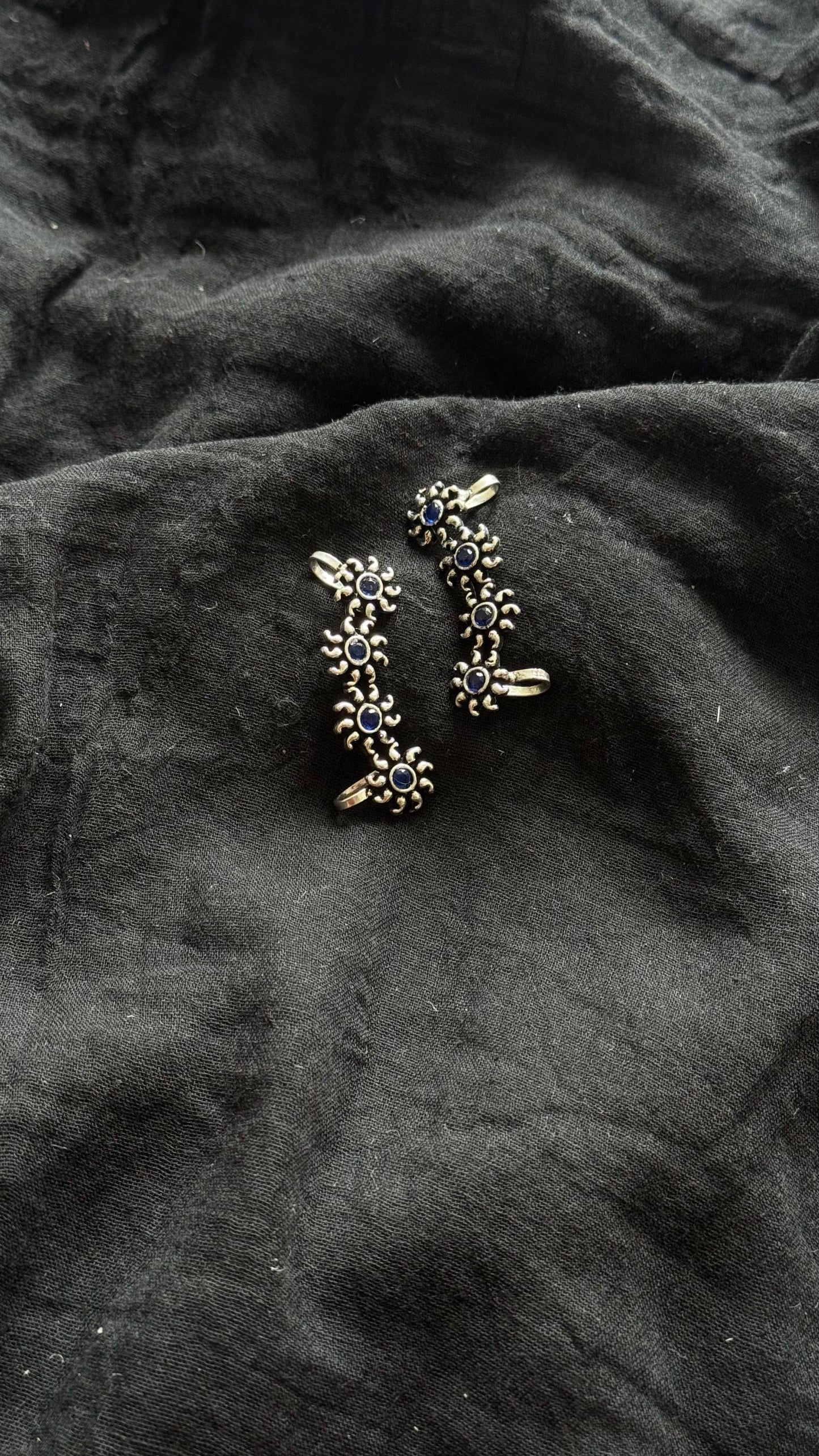 Oxidised silver, blue stone floral patterned earcuff - YCOSEC707