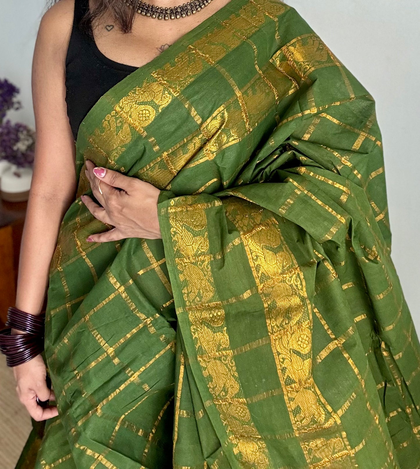 Green kattam with motif double border, kattuchayam dyed madurai cotton saree - YCCOTNMSAP176
