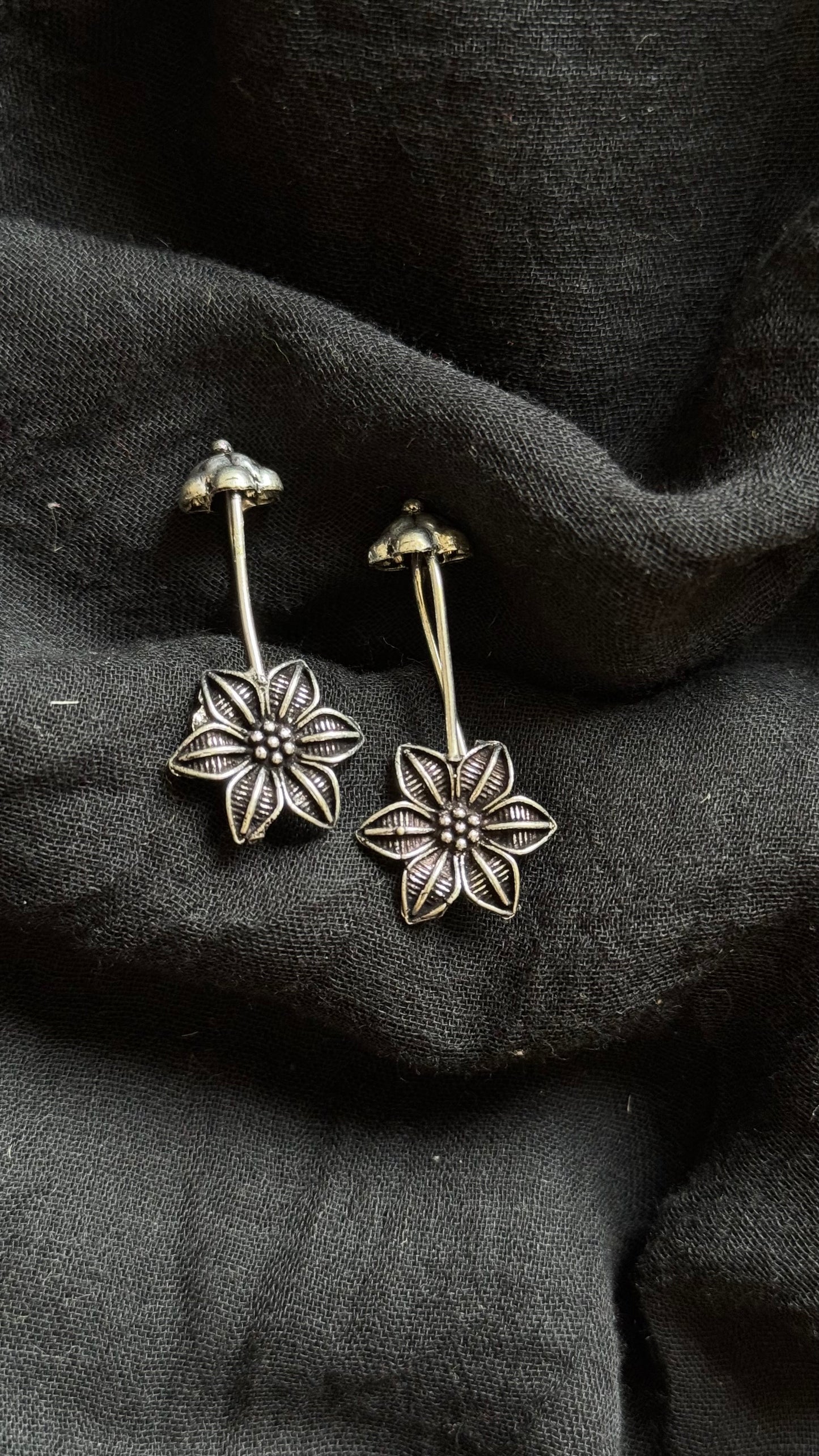 Bugadi clip-on (non pierced), oxidised silver - YCOSEBU522