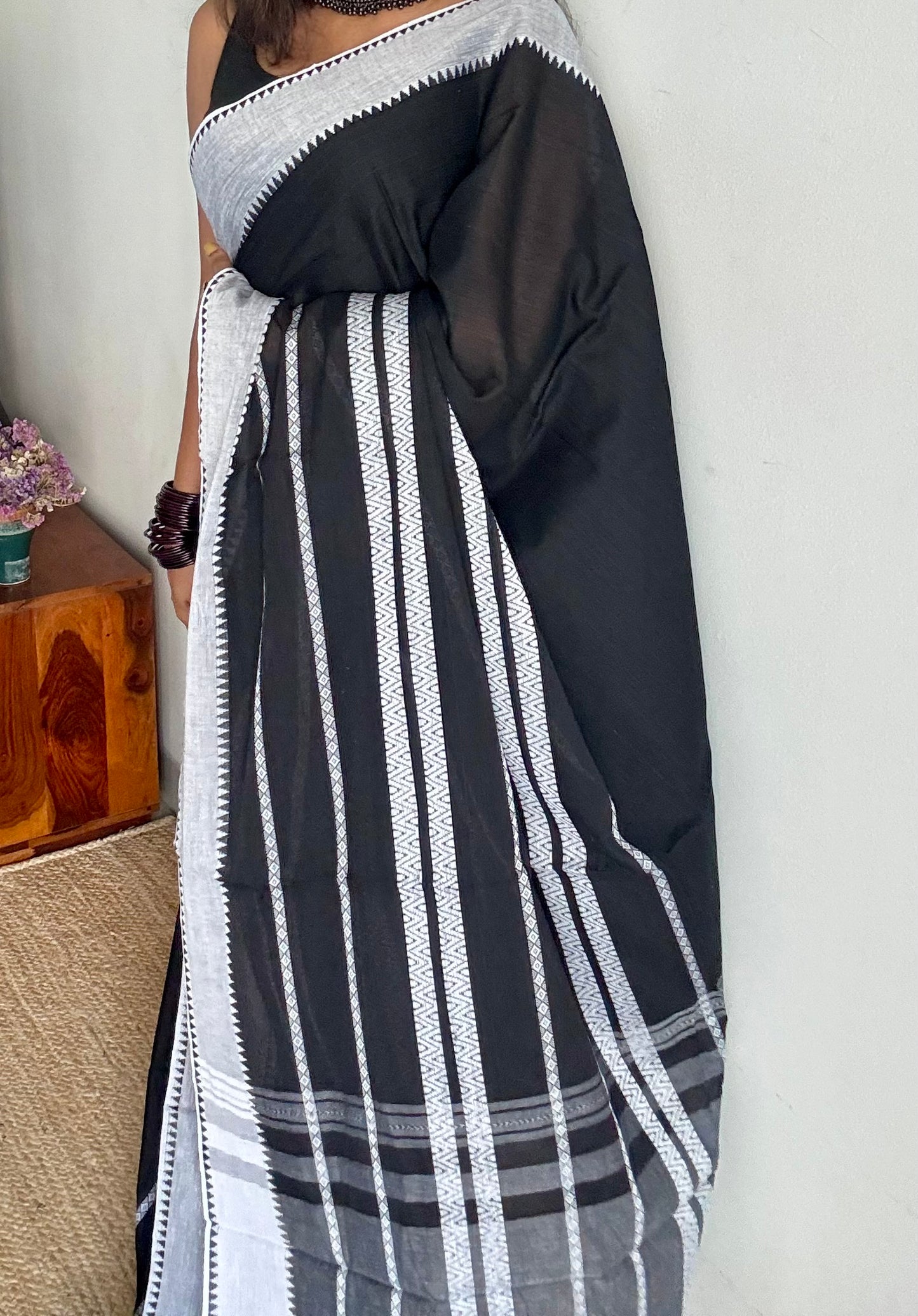 Dhonekhali handloom soft cotton saree, black with white woven threadwork and border - YCBCDFE267