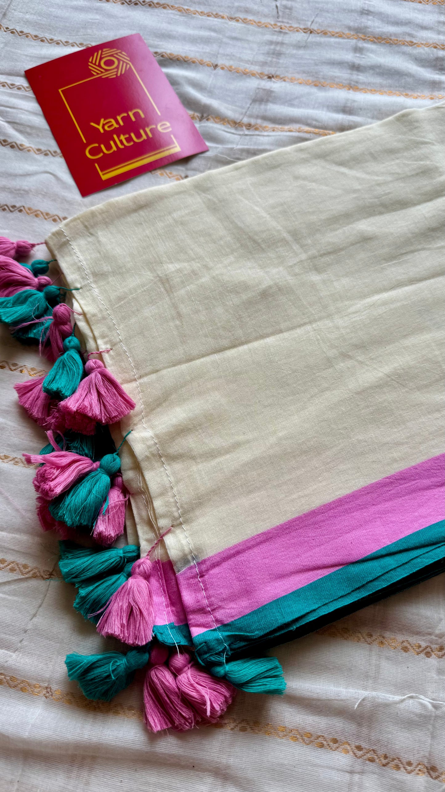 Ivory mul saree, pink and dark cyan border - YCIEON09