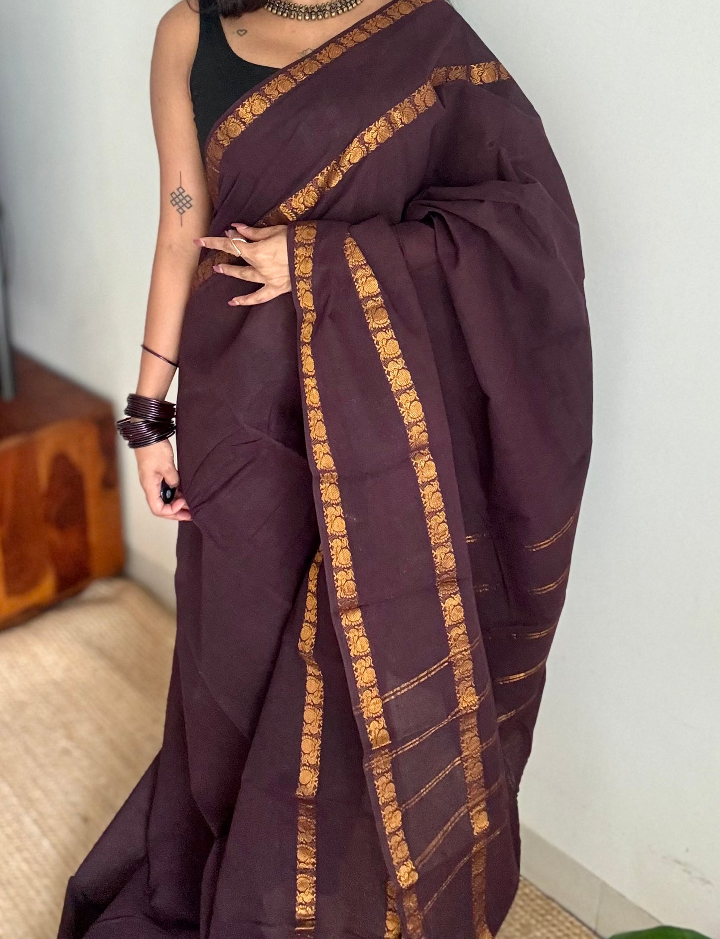 Vaiga : Brown rettaipettu peacock double bordered, kattuchayam dyed madurai cotton saree  - YCCOTNMSJUL04