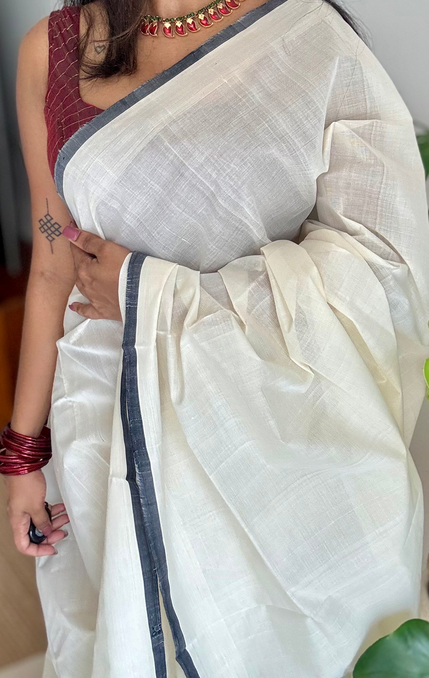Handloom, woven in Chendamangalam Looms, ivory with black puliyilakkara soft cotton saree - YCIEON148