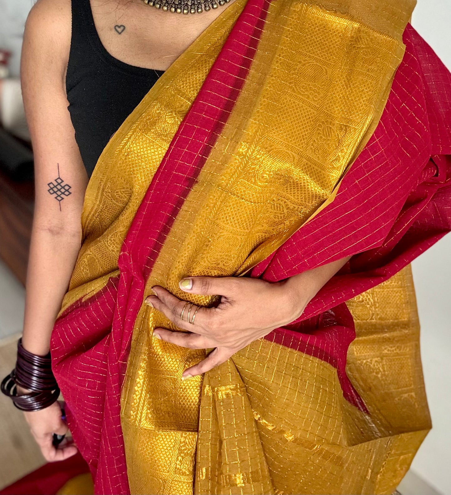 Red with light green contrast zari checkered sungudi, kattuchayam dyed madurai cotton - YCCOTNJU23