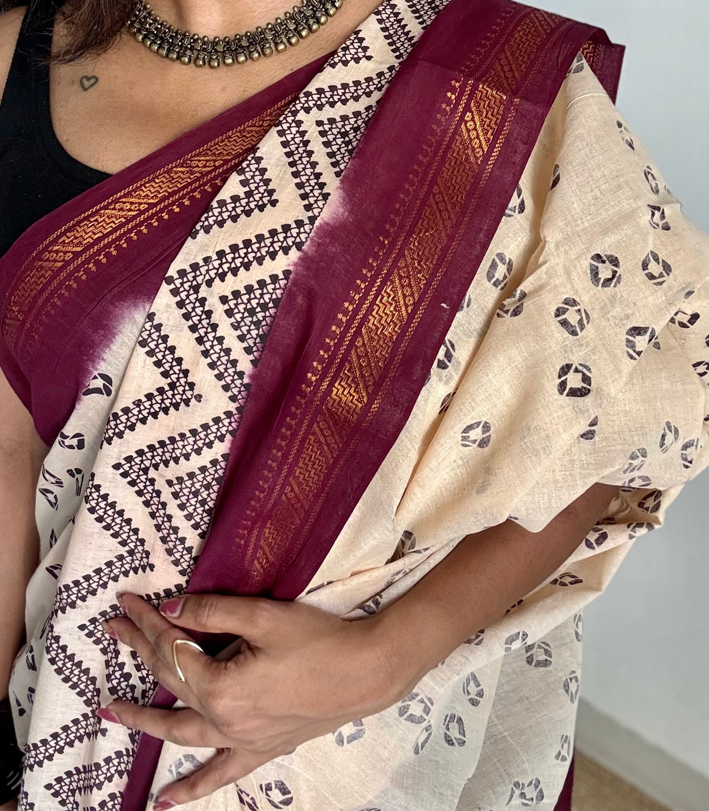Ivory with maroon contrast, kattuchayam dyed madurai cotton saree - YCCOTNMA239